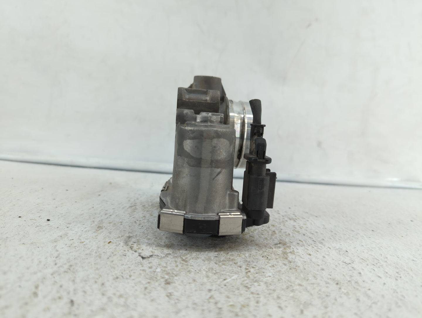 2017-2018 Chevrolet Cruze Throttle Body P/N:12671379AA 52049766 Fits Fits 2017 2018 OEM Used Auto Parts - Oemusedautoparts1.