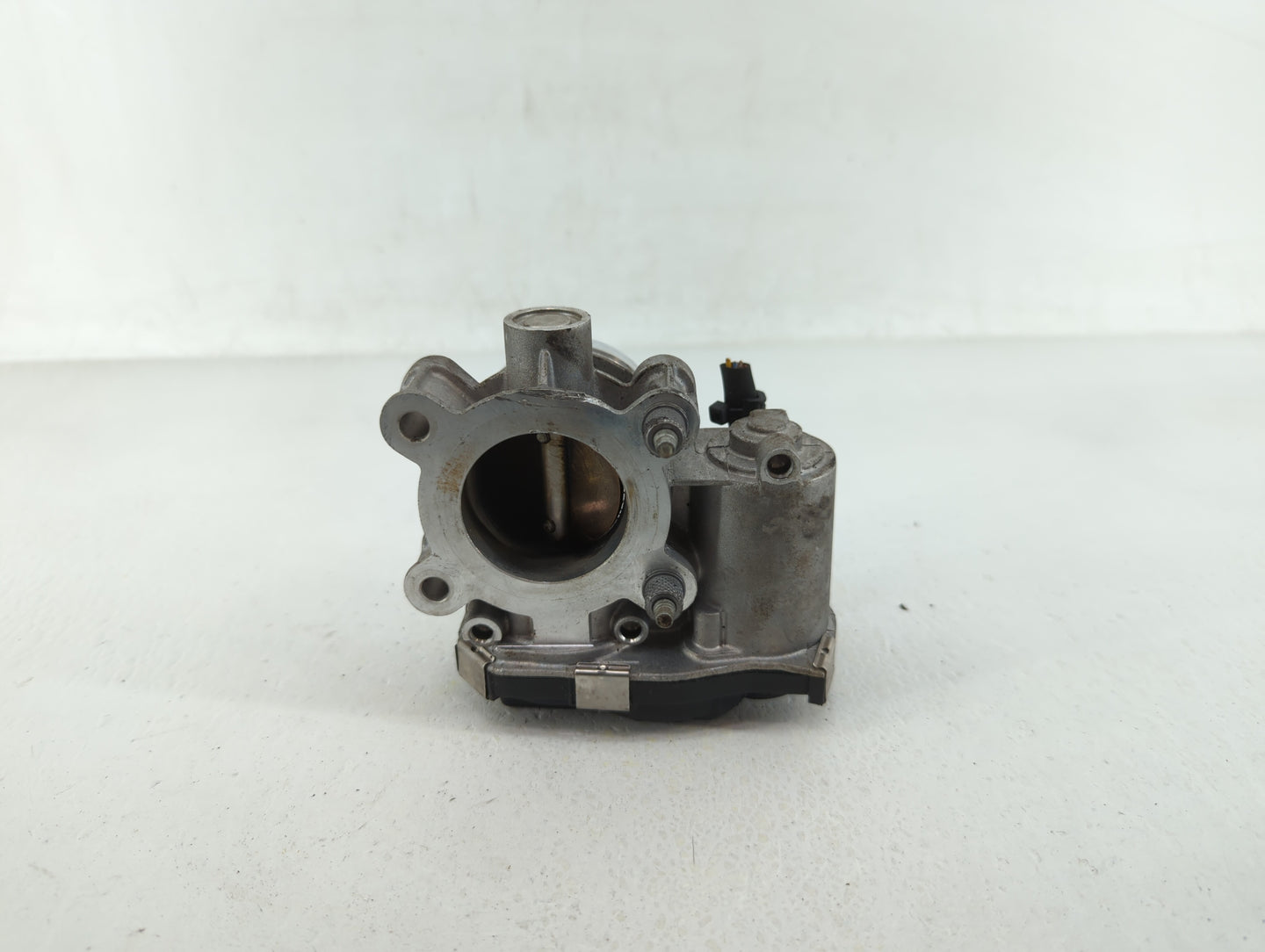 2017-2019 Chevrolet Cruze Throttle Body P/N:12671379AA Fits Fits 2016 2017 2018 2019 2020 2021 2022 OEM Used Auto Parts - Oe