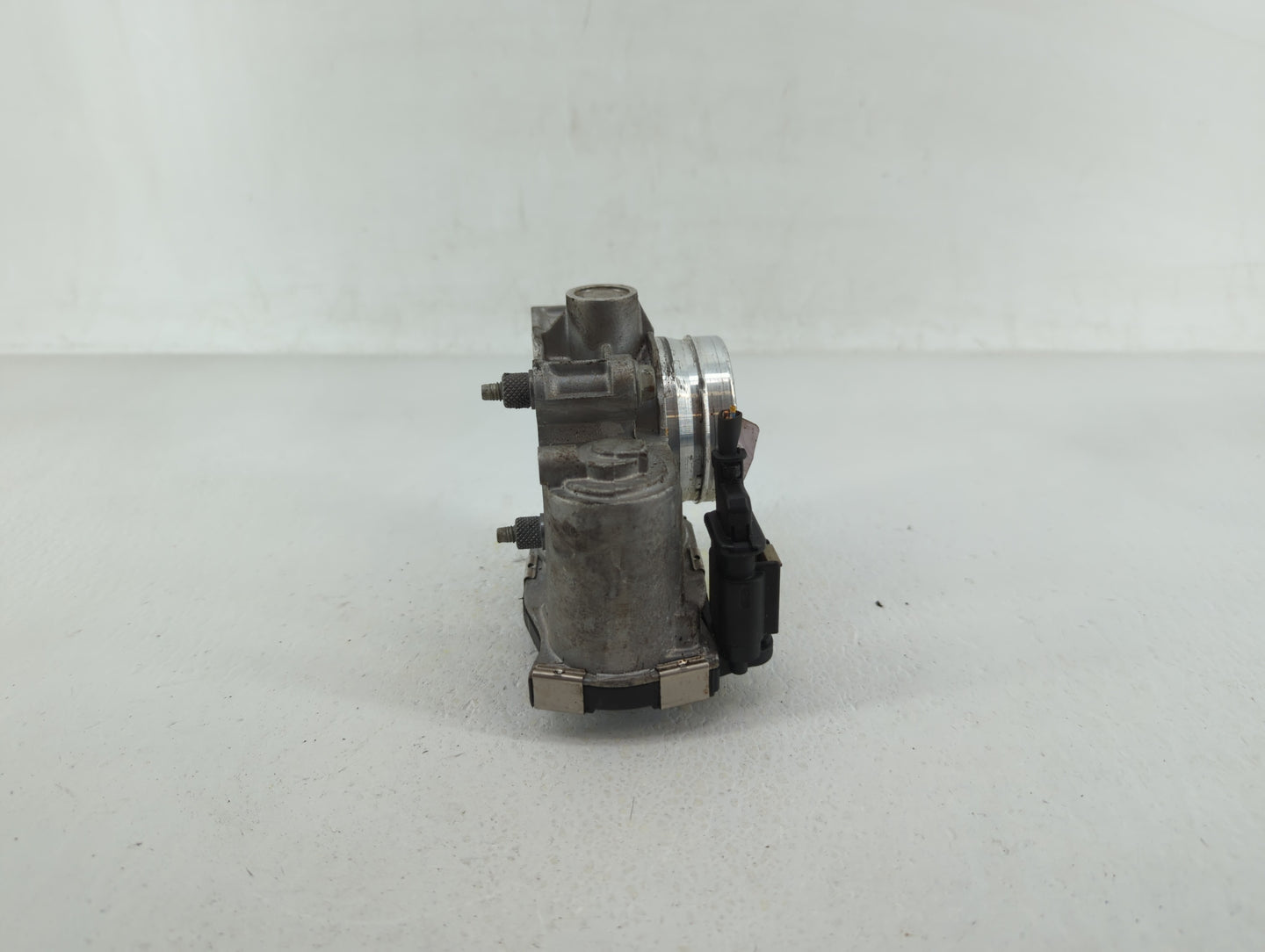 2017-2019 Chevrolet Cruze Throttle Body P/N:12671379AA Fits Fits 2016 2017 2018 2019 2020 2021 2022 OEM Used Auto Parts - Oe