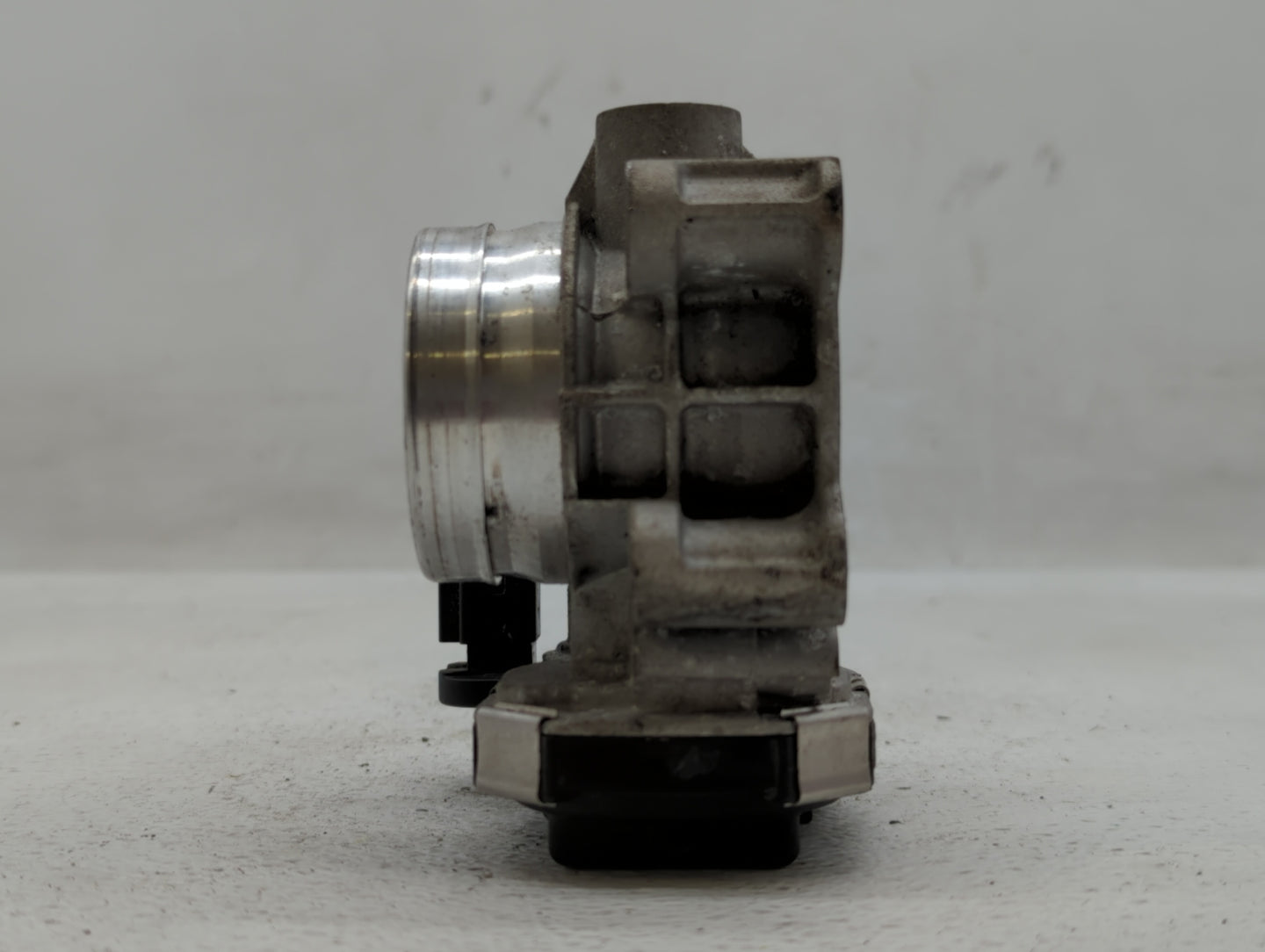 2017-2019 Chevrolet Cruze Throttle Body P/N:12671379AA Fits Fits 2016 2017 2018 2019 2020 2021 2022 OEM Used Auto Parts - Oe