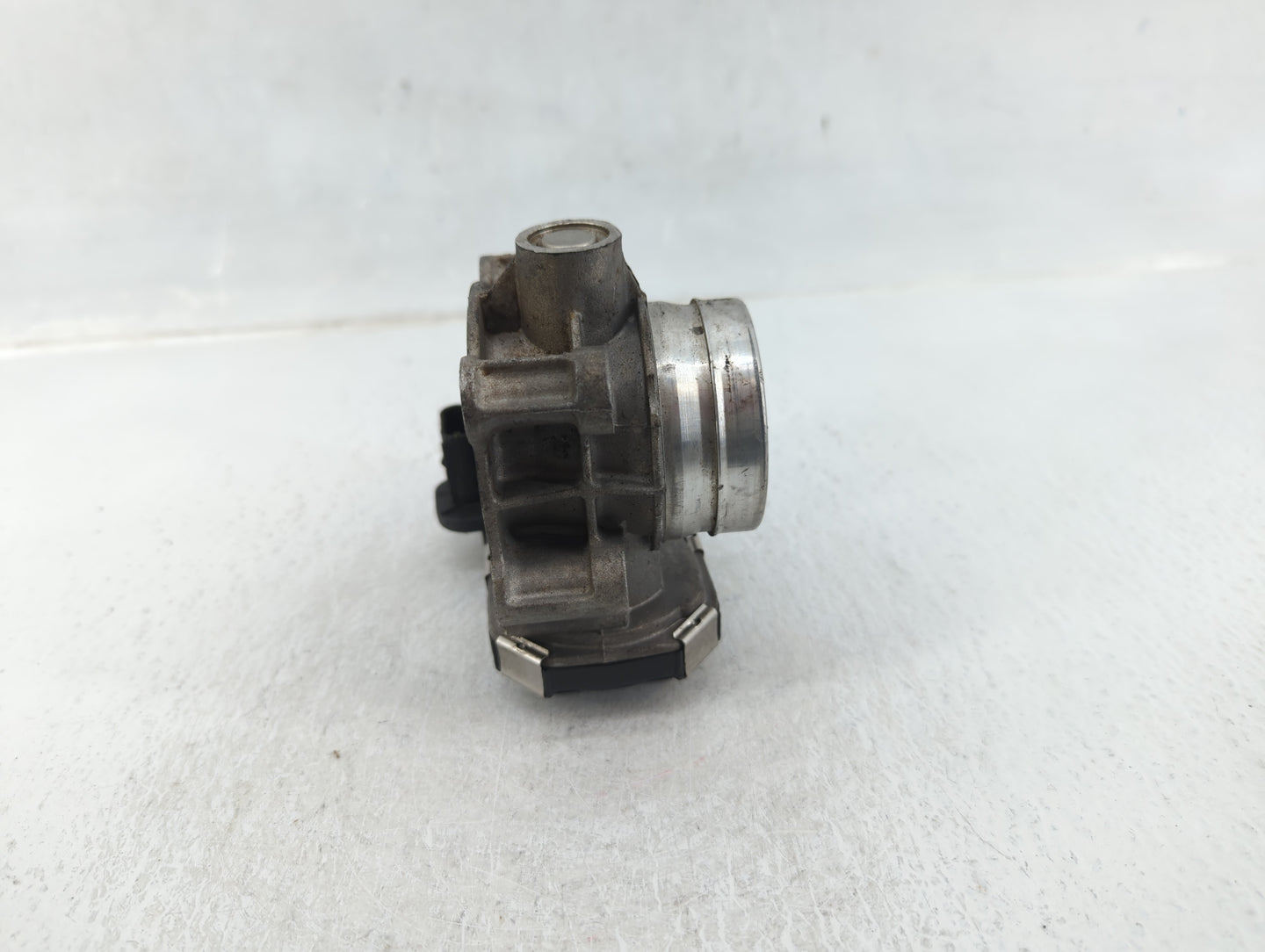 2017-2019 Chevrolet Cruze Throttle Body P/N:55496779AA Fits Fits 2017 2018 2019 OEM Used Auto Parts - Oemusedautoparts1.com