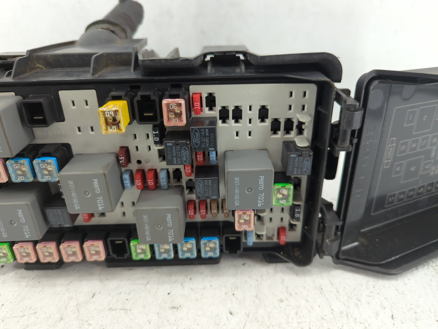 2017 Chevrolet Cruze Fusebox Fuse Box Panel Relay Module P/N:812461952 Fits OEM Used Auto Parts - Oemusedautoparts1.com