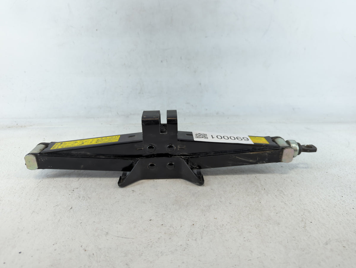 2017 Chevrolet Cruze Spare Scissor Car Jack 690001 - Oemusedautoparts1.com