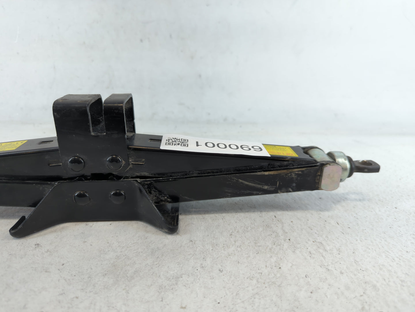 2017 Chevrolet Cruze Spare Scissor Car Jack 690001 - Oemusedautoparts1.com