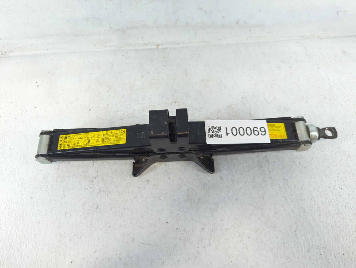 2017 Chevrolet Cruze Spare Scissor Car Jack 690001 - Oemusedautoparts1.com