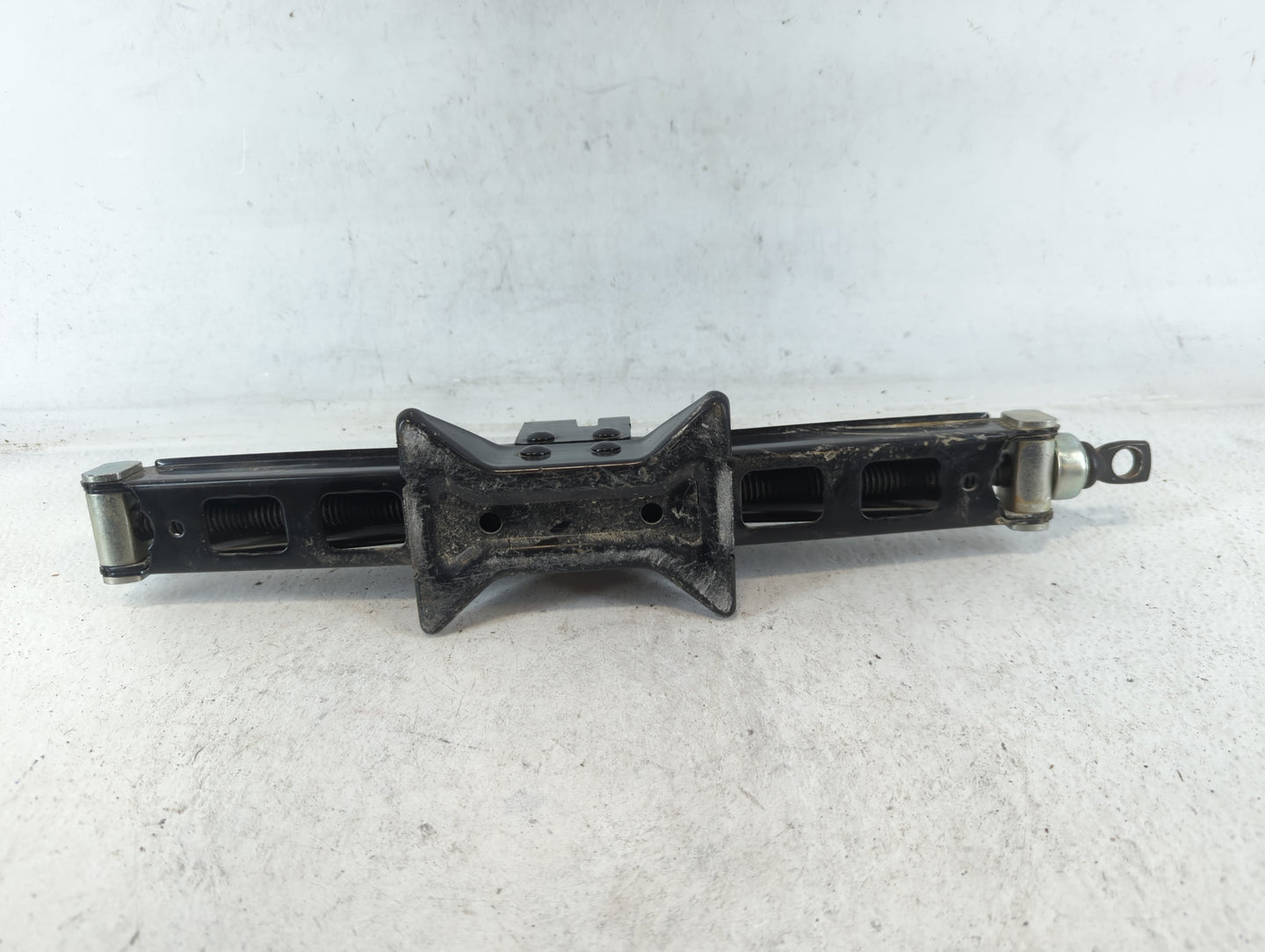 2017 Chevrolet Cruze Spare Scissor Car Jack 690001 - Oemusedautoparts1.com