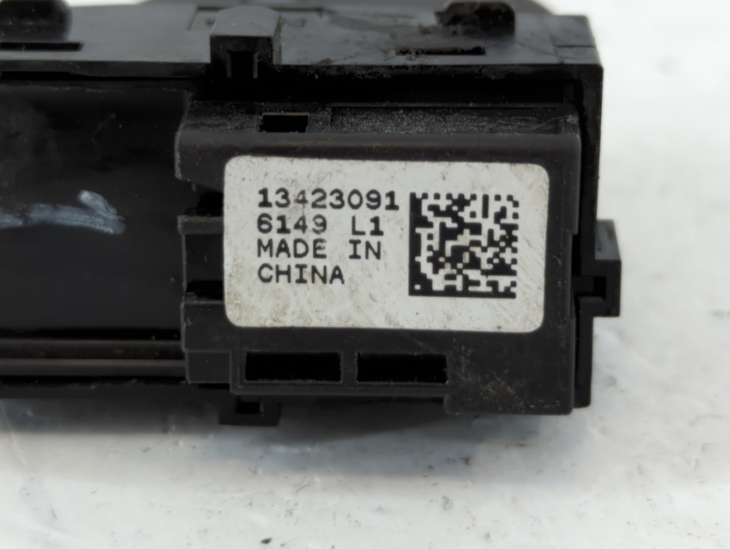 2016-2019 Chevrolet Cruze Master Power Window Switch Replacement Driver Side Left P/N:13423091 Fits OEM Used Auto Parts - Oe
