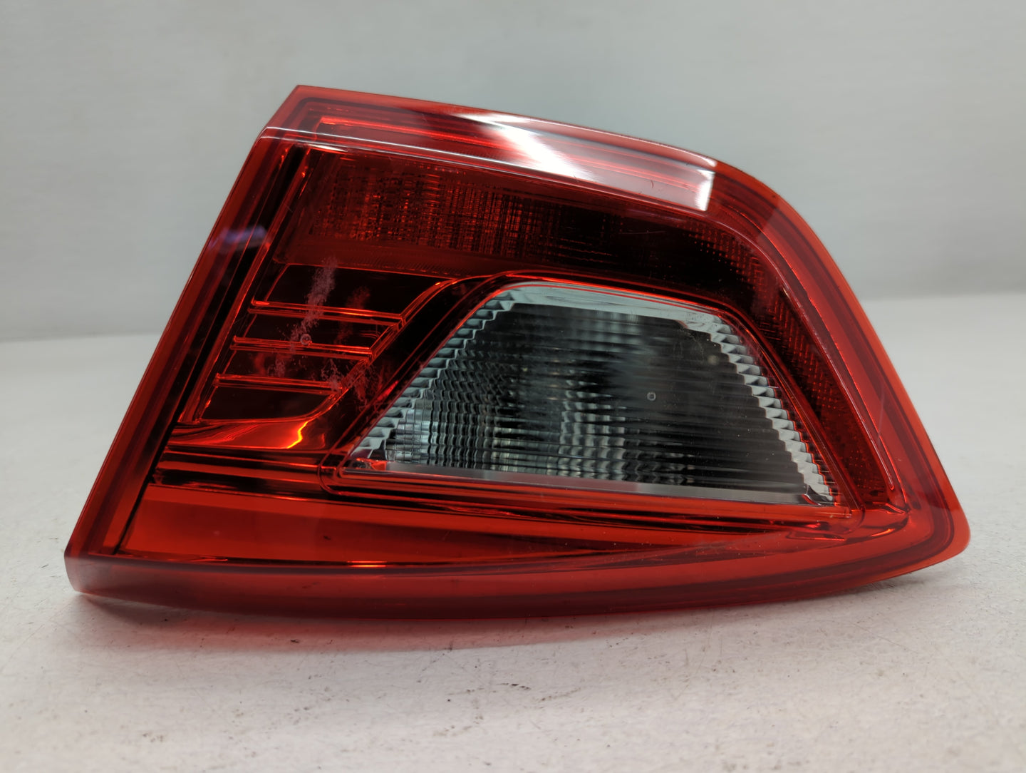 2017-2019 Chevrolet Cruze Tail Light Assembly Driver Left OEM P/N:84075815 Fits Fits 2017 2018 2019 OEM Used Auto Parts - Oe