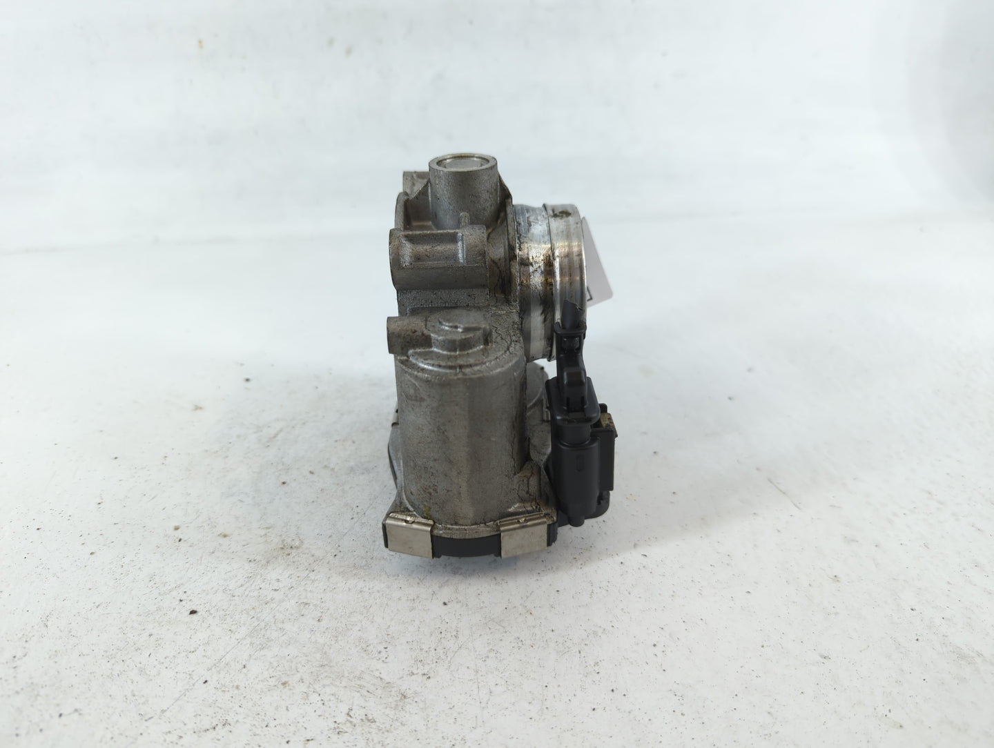 2017-2019 Chevrolet Cruze Throttle Body P/N:12671379AA Fits Fits 2016 2017 2018 2019 2020 2021 2022 OEM Used Auto Parts - Oe