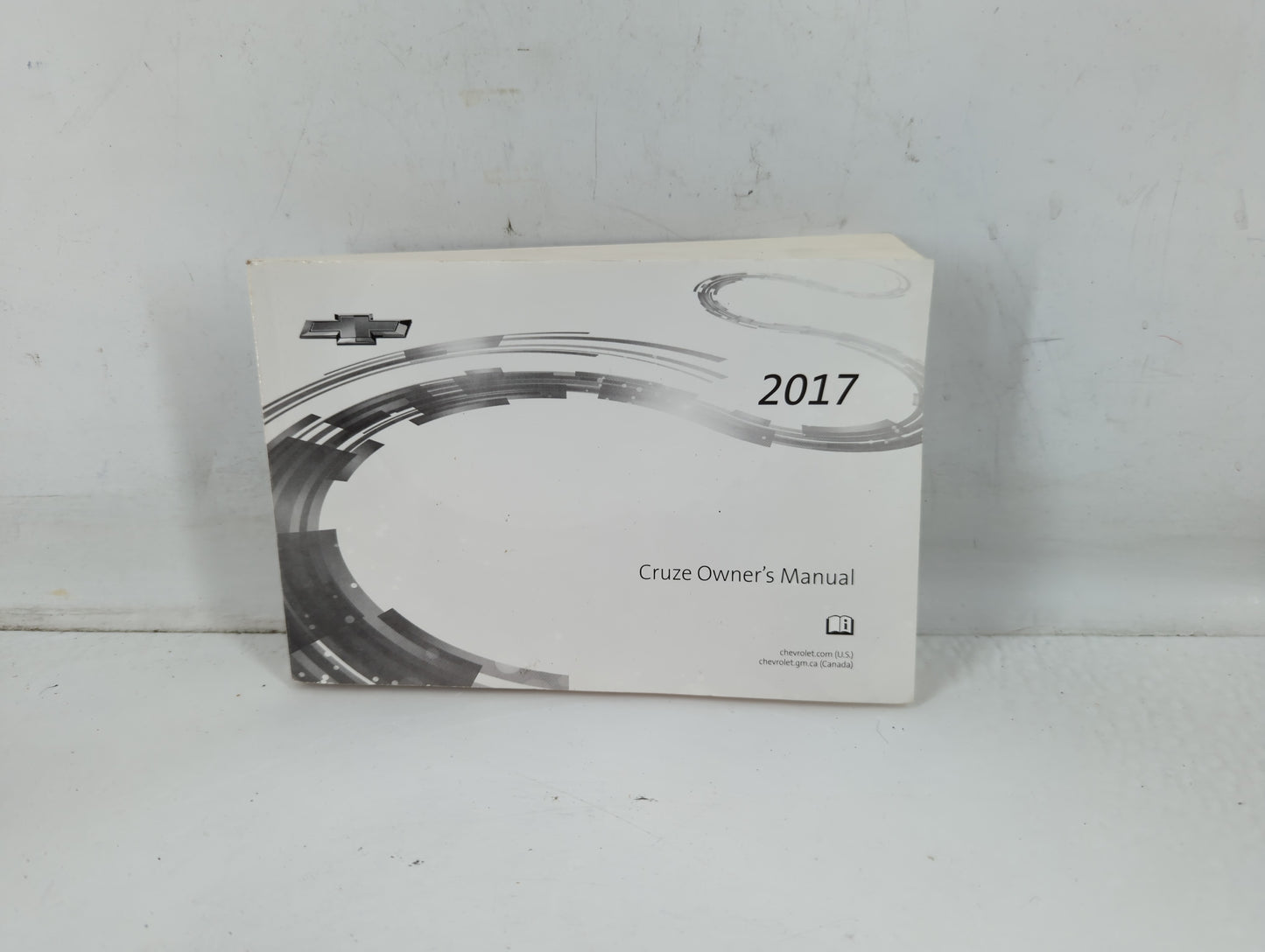 2017 Chevrolet Cruze Owners Manual Book Guide P/N:23223173 A OEM Used Auto Parts - Oemusedautoparts1.com