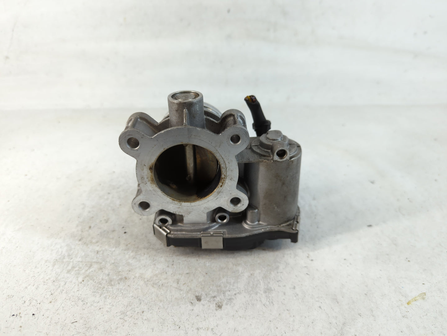 2017-2019 Chevrolet Cruze Throttle Body P/N:12671379AA Fits Fits 2016 2017 2018 2019 2020 2021 2022 OEM Used Auto Parts - Oe