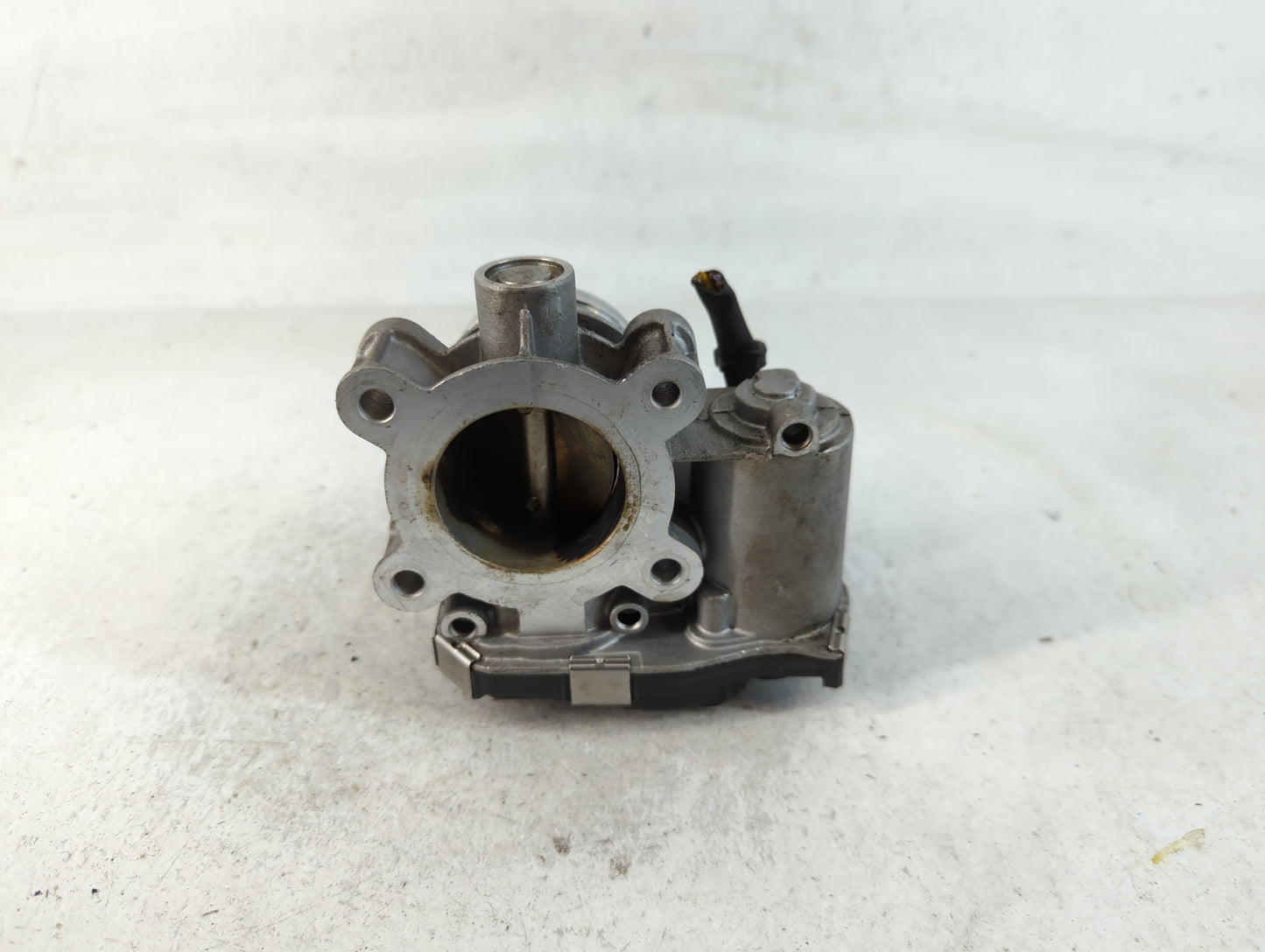 2017-2019 Chevrolet Cruze Throttle Body P/N:12671379AA Fits Fits 2016 2017 2018 2019 2020 2021 2022 OEM Used Auto Parts - Oe