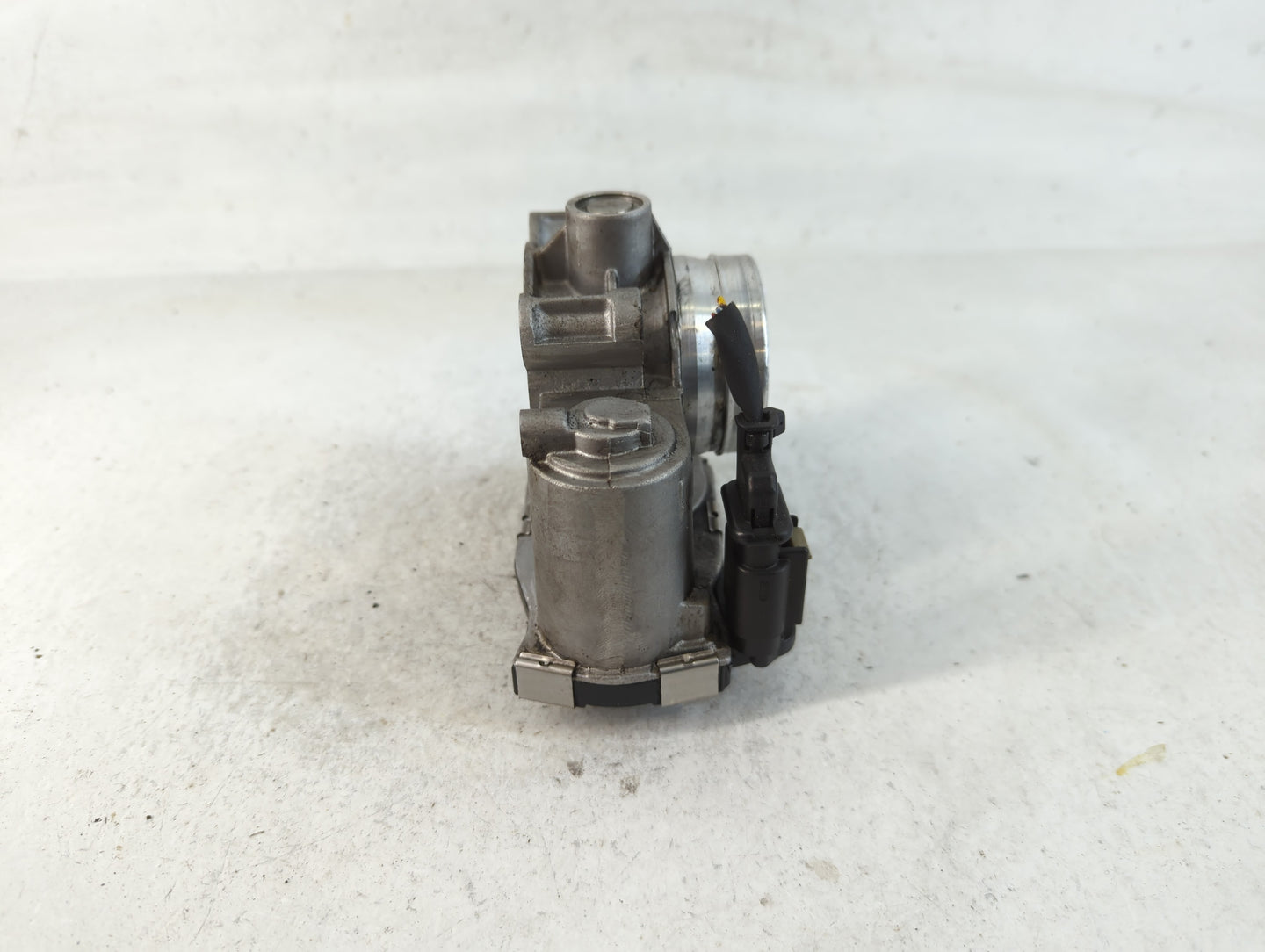 2017-2019 Chevrolet Cruze Throttle Body P/N:12671379AA Fits Fits 2016 2017 2018 2019 2020 2021 2022 OEM Used Auto Parts - Oe