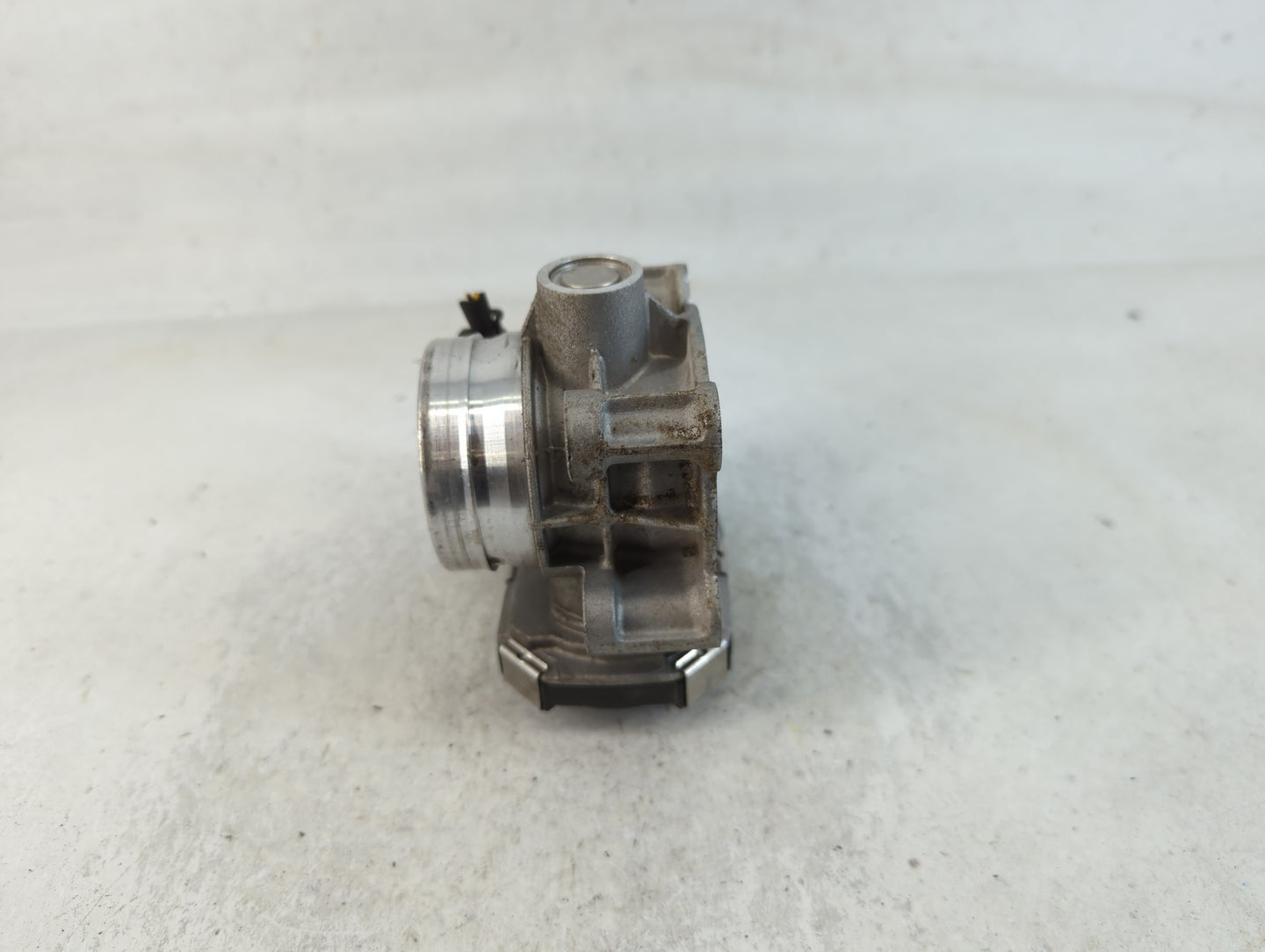 2017-2019 Chevrolet Cruze Throttle Body P/N:12671379AA Fits Fits 2016 2017 2018 2019 2020 2021 2022 OEM Used Auto Parts - Oe