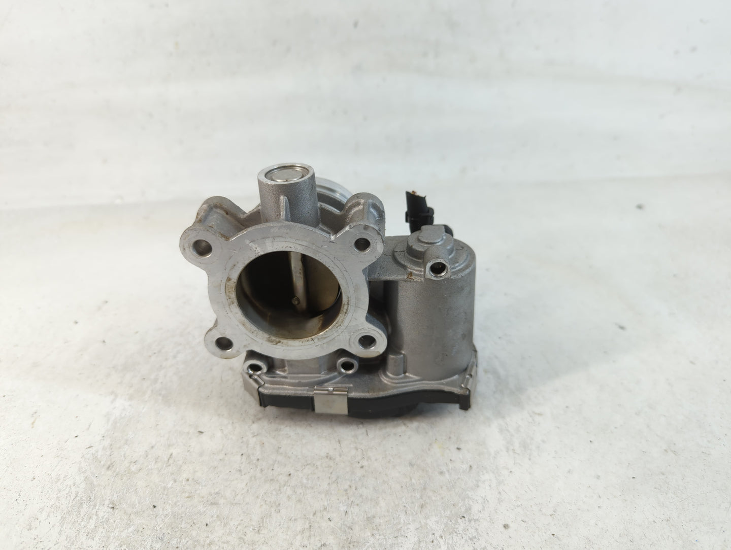 2017-2019 Chevrolet Cruze Throttle Body P/N:12671379AA Fits Fits 2016 2017 2018 2019 2020 2021 2022 OEM Used Auto Parts - Oe