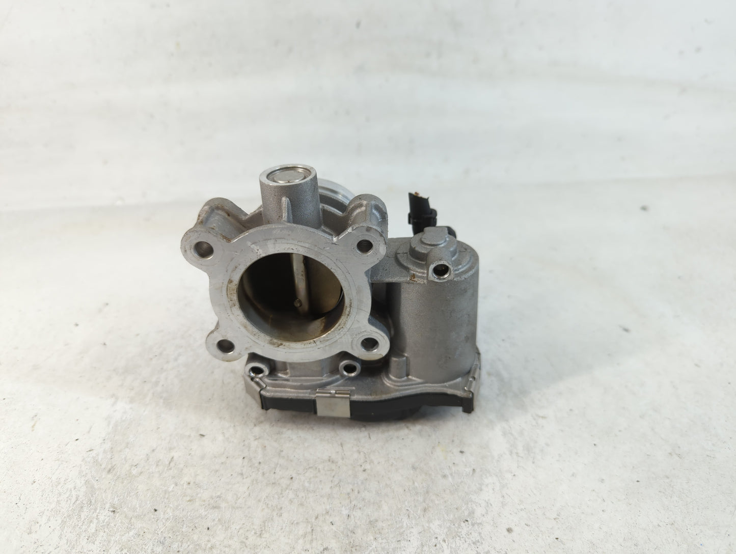 2017-2019 Chevrolet Cruze Throttle Body P/N:12671379AA Fits Fits 2016 2017 2018 2019 2020 2021 2022 OEM Used Auto Parts - Oe