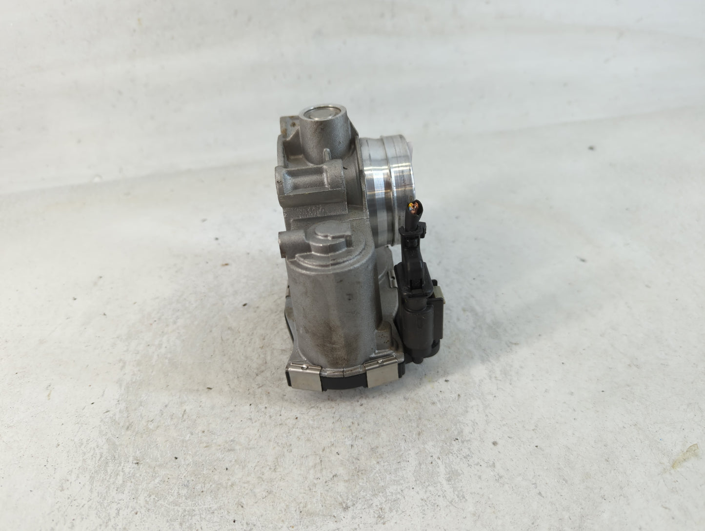 2017-2019 Chevrolet Cruze Throttle Body P/N:12671379AA Fits Fits 2016 2017 2018 2019 2020 2021 2022 OEM Used Auto Parts - Oe