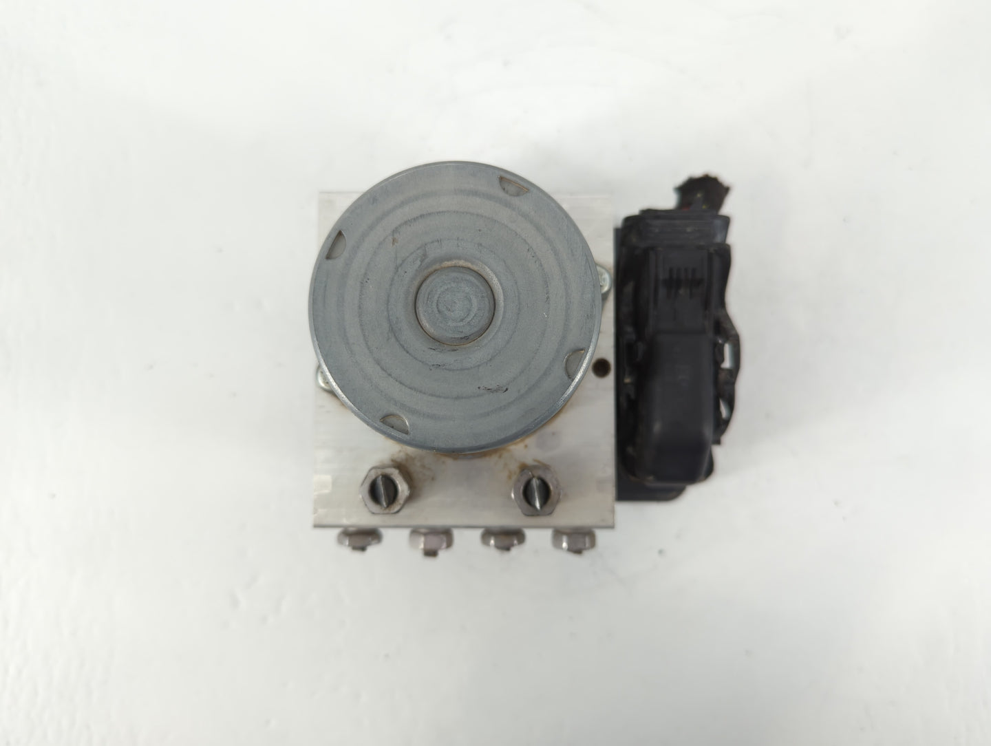 2017 Chevrolet Cruze ABS Pump Control Module Replacement P/N:39064664 Fits OEM Used Auto Parts - Oemusedautoparts1.com