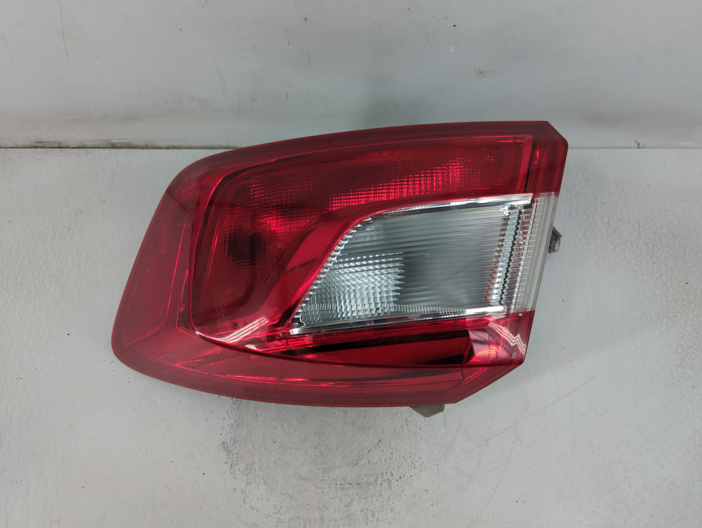 2017 Chevrolet Cruze Tail Light Assembly Passenger Right OEM P/N:84078119 Fits OEM Used Auto Parts - Oemusedautoparts1.com