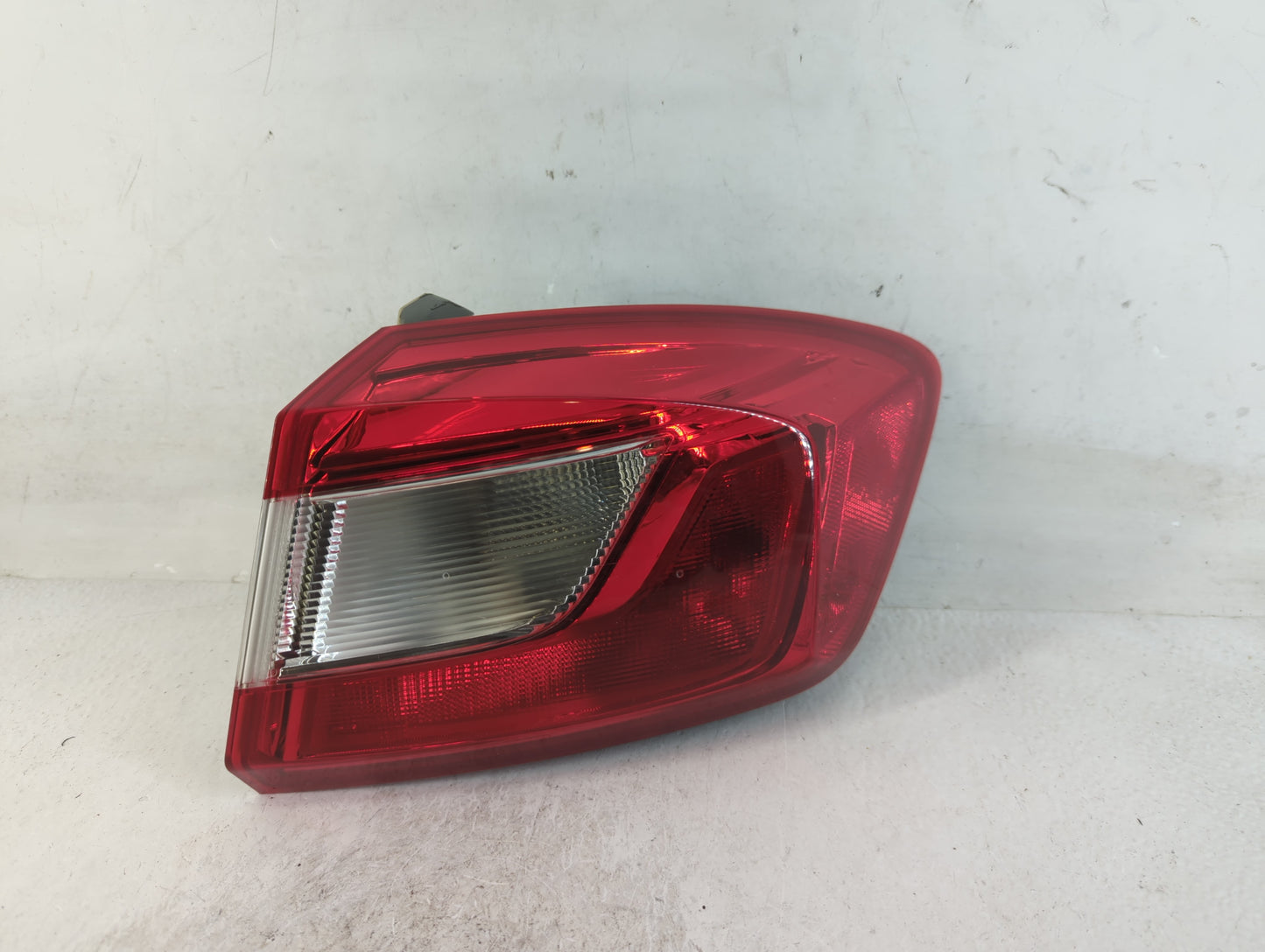 2017 Chevrolet Cruze Tail Light Assembly Passenger Right OEM P/N:84078119 Fits OEM Used Auto Parts - Oemusedautoparts1.com