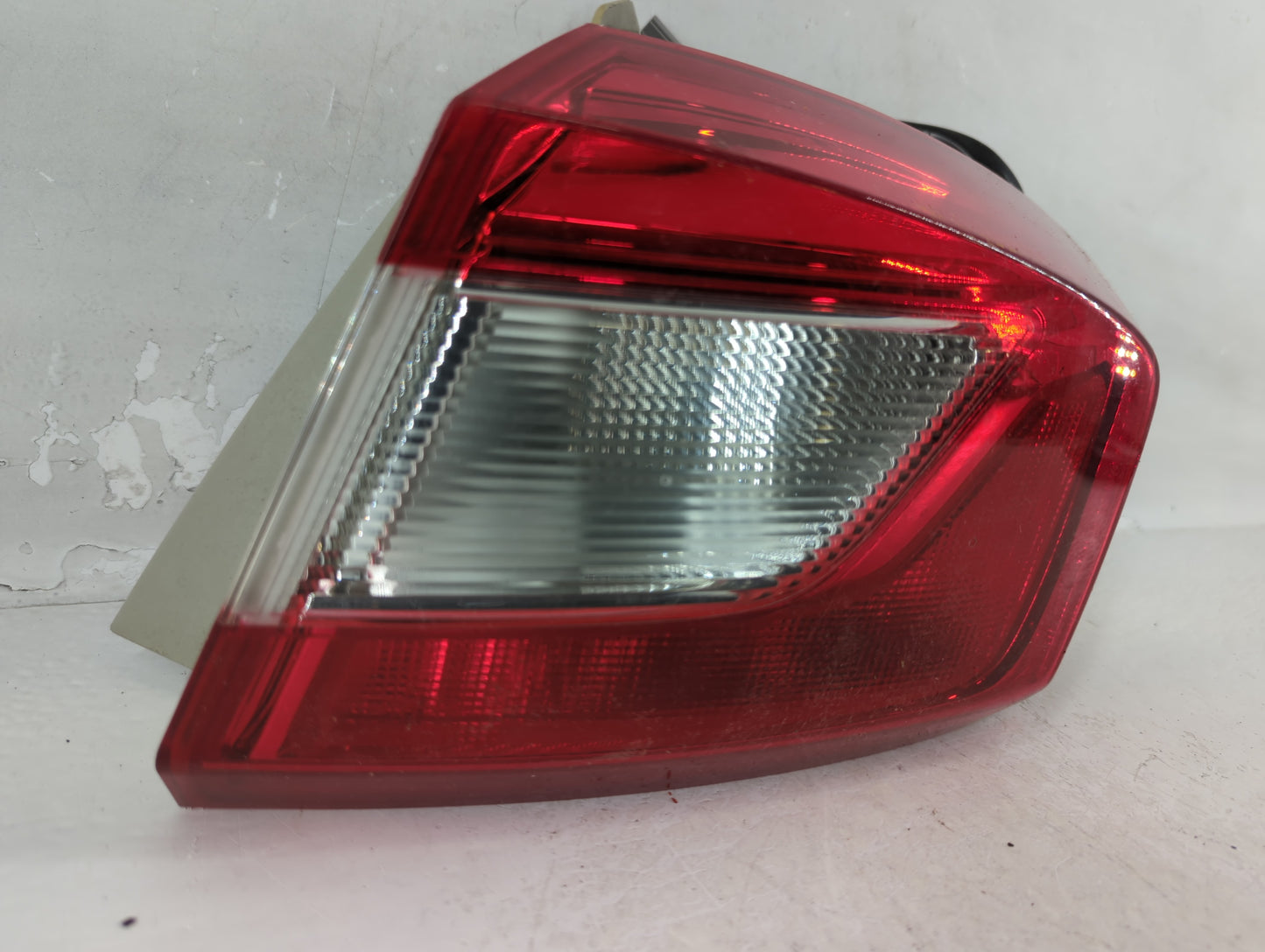 2017 Chevrolet Cruze Tail Light Assembly Passenger Right OEM P/N:84078119 Fits OEM Used Auto Parts - Oemusedautoparts1.com