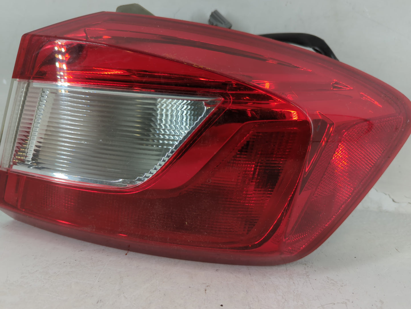 2017 Chevrolet Cruze Tail Light Assembly Passenger Right OEM P/N:84078119 Fits OEM Used Auto Parts - Oemusedautoparts1.com