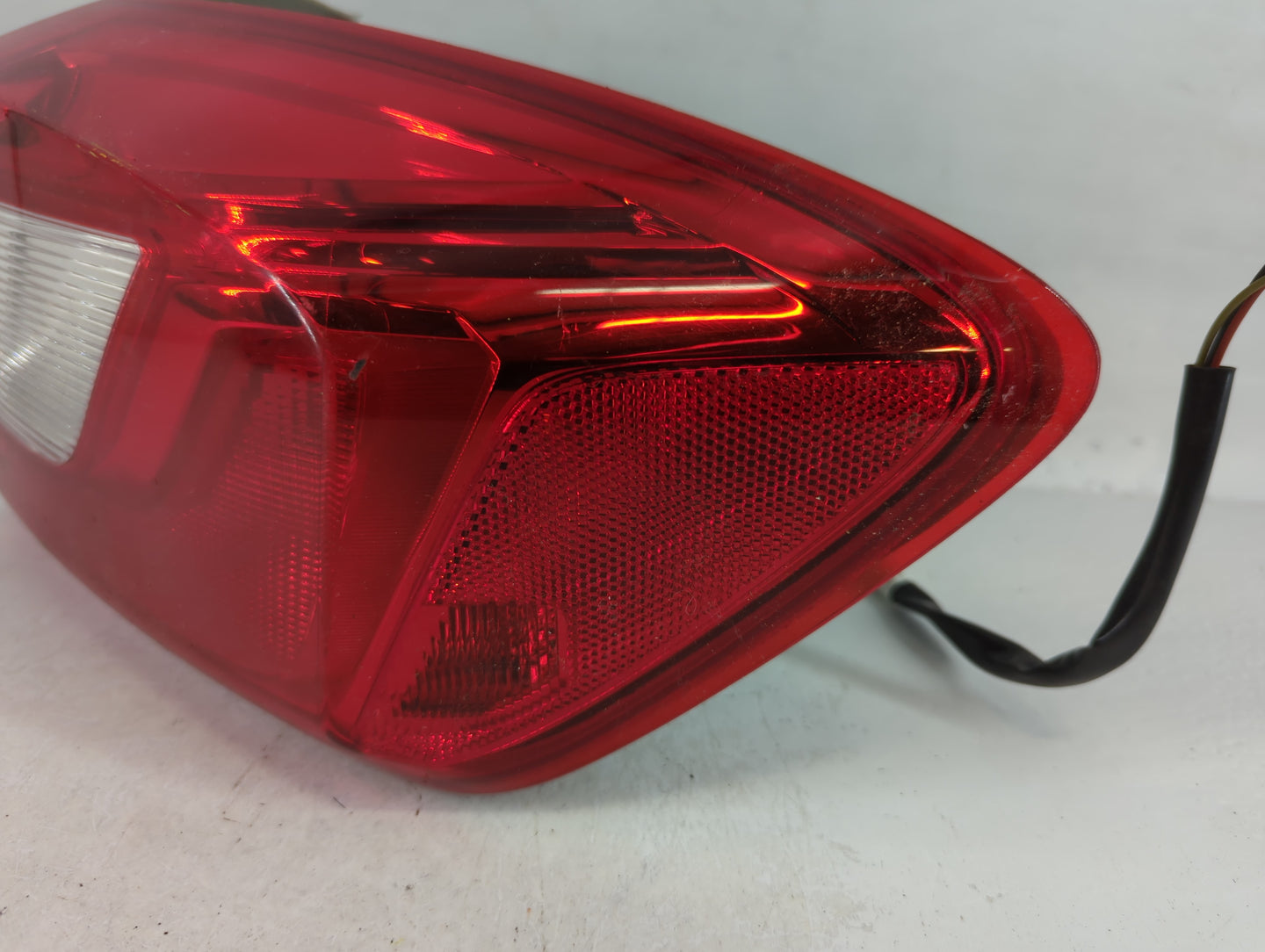 2017 Chevrolet Cruze Tail Light Assembly Passenger Right OEM P/N:84078119 Fits OEM Used Auto Parts - Oemusedautoparts1.com