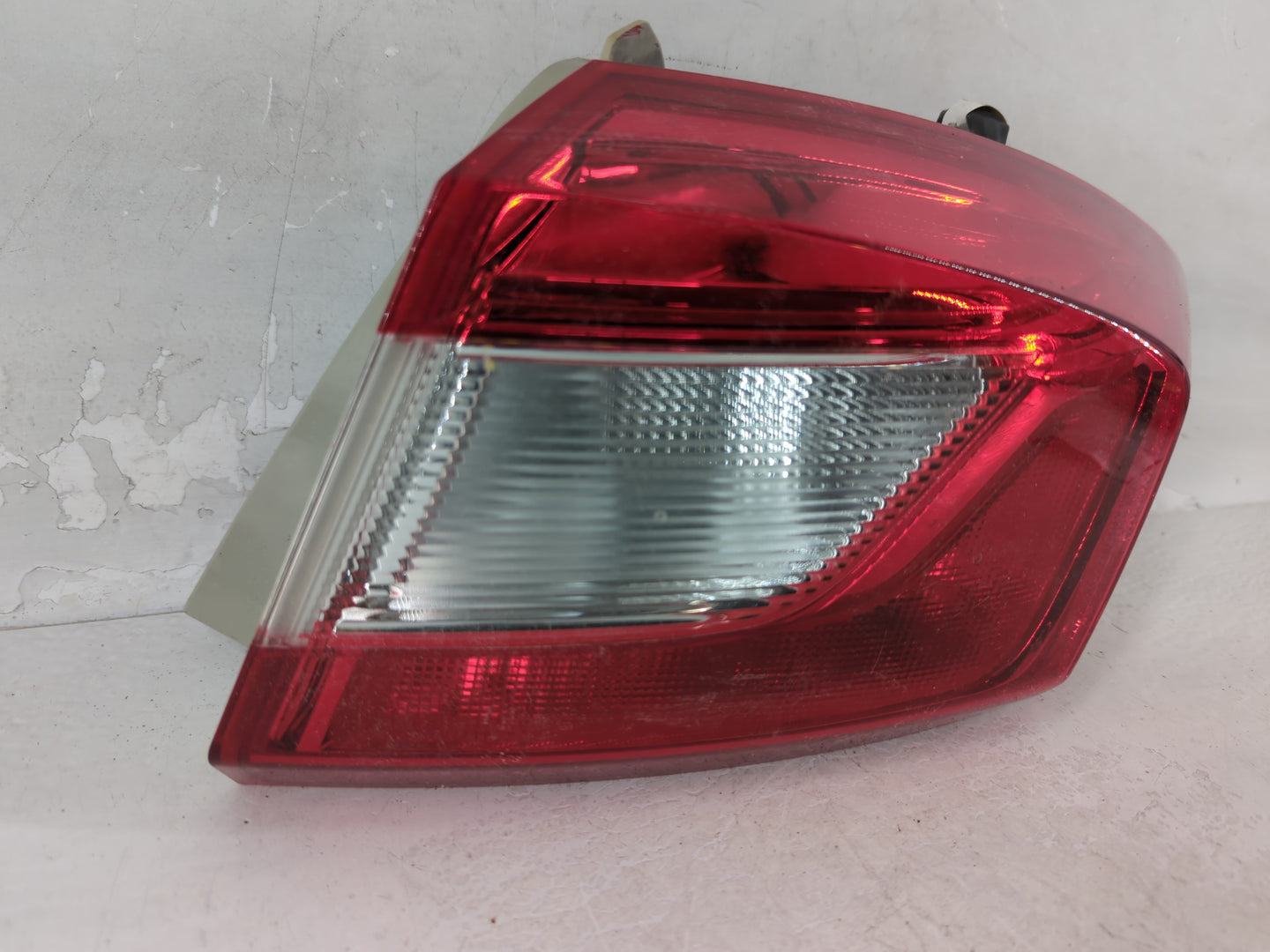 2017 Chevrolet Cruze Tail Light Assembly Passenger Right OEM P/N:84078119 Fits OEM Used Auto Parts - Oemusedautoparts1.com