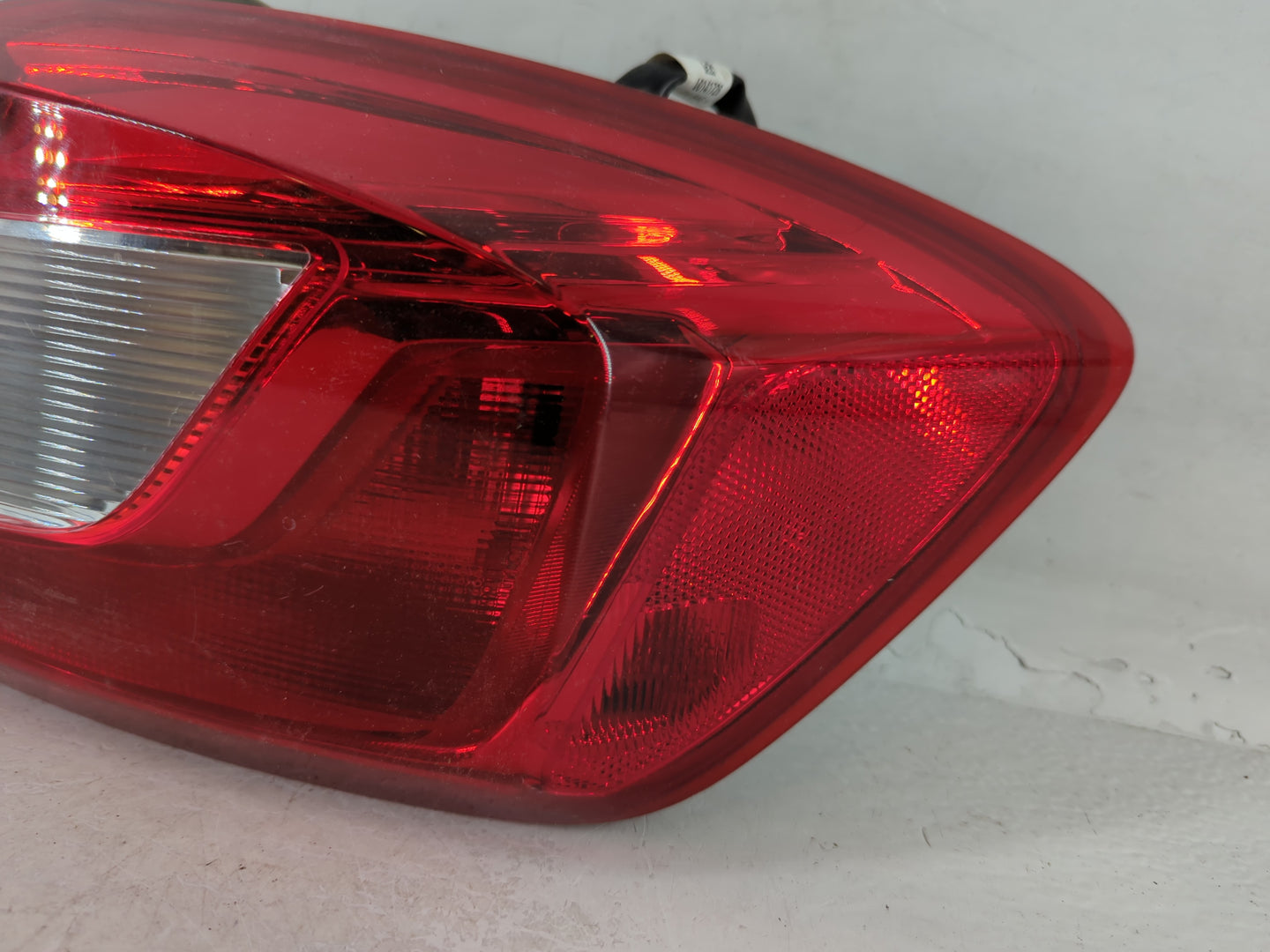 2017 Chevrolet Cruze Tail Light Assembly Passenger Right OEM P/N:84078119 Fits OEM Used Auto Parts - Oemusedautoparts1.com