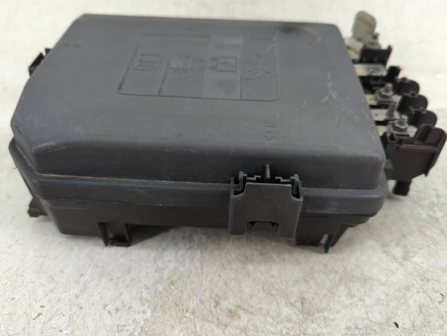 2017 Chevrolet Cruze Fusebox Fuse Box Panel Relay Module Fits OEM Used Auto Parts - Oemusedautoparts1.com