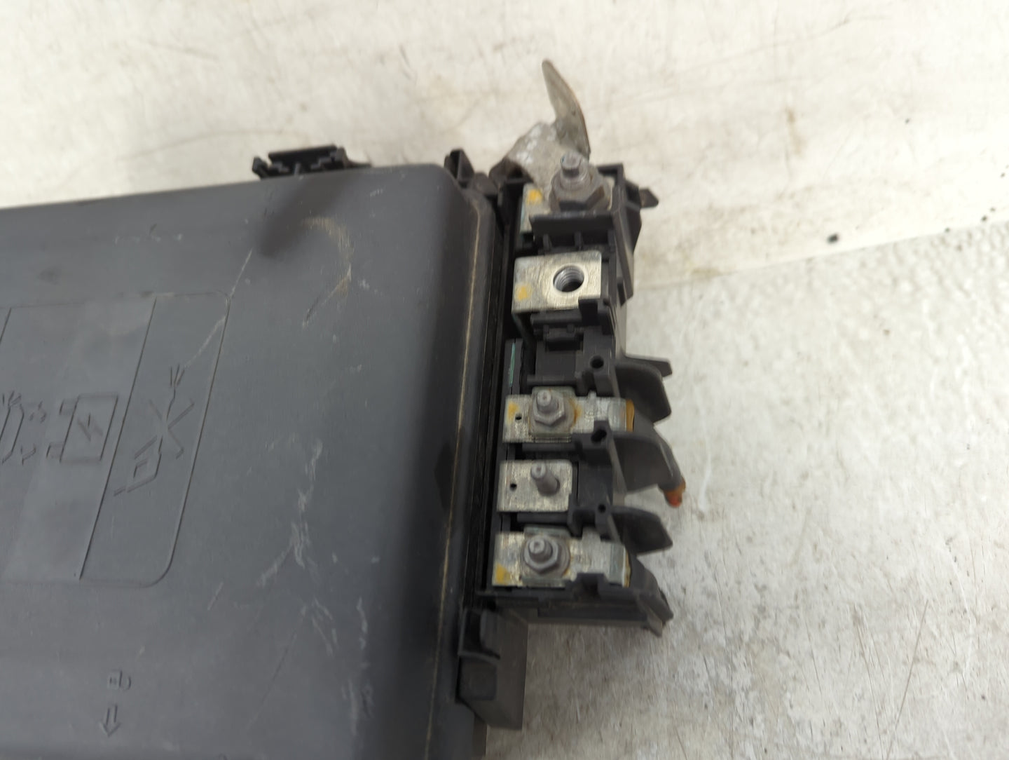 2017 Chevrolet Cruze Fusebox Fuse Box Panel Relay Module Fits OEM Used Auto Parts - Oemusedautoparts1.com