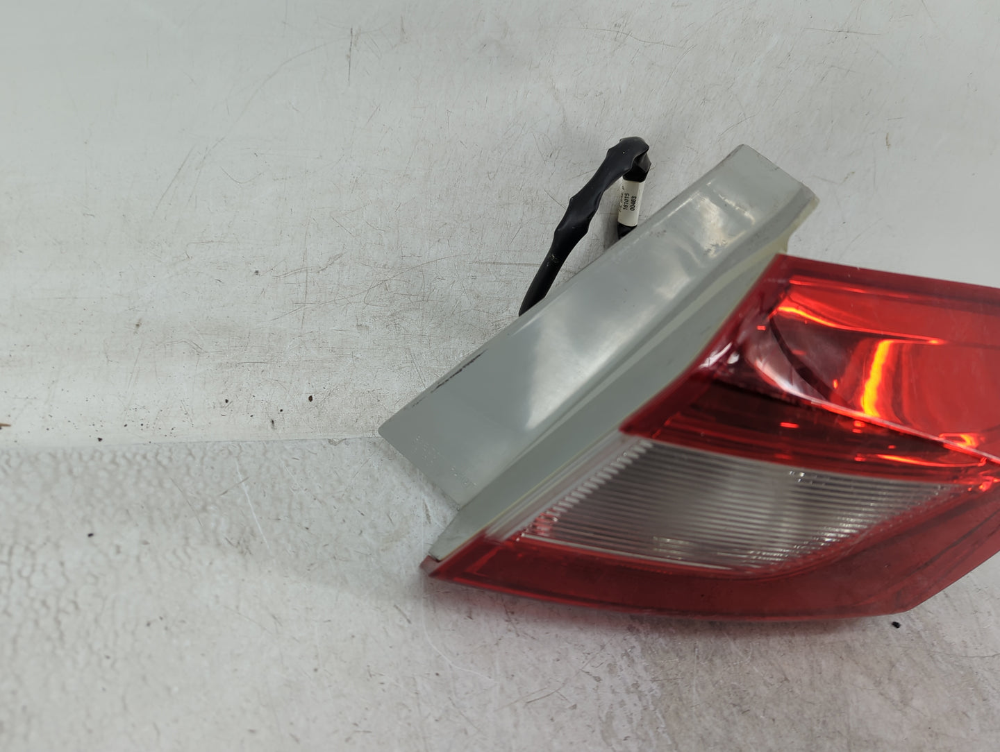 2016-2017 Chevrolet Cruze Tail Light Assembly Passenger Right OEM P/N:84078119 Fits Fits 2016 2017 OEM Used Auto Parts - Oem