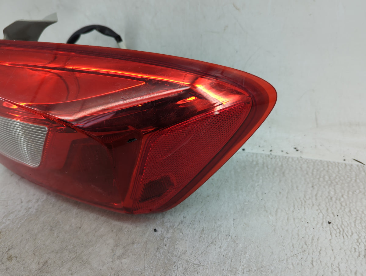 2016-2017 Chevrolet Cruze Tail Light Assembly Passenger Right OEM P/N:84078119 Fits Fits 2016 2017 OEM Used Auto Parts - Oem