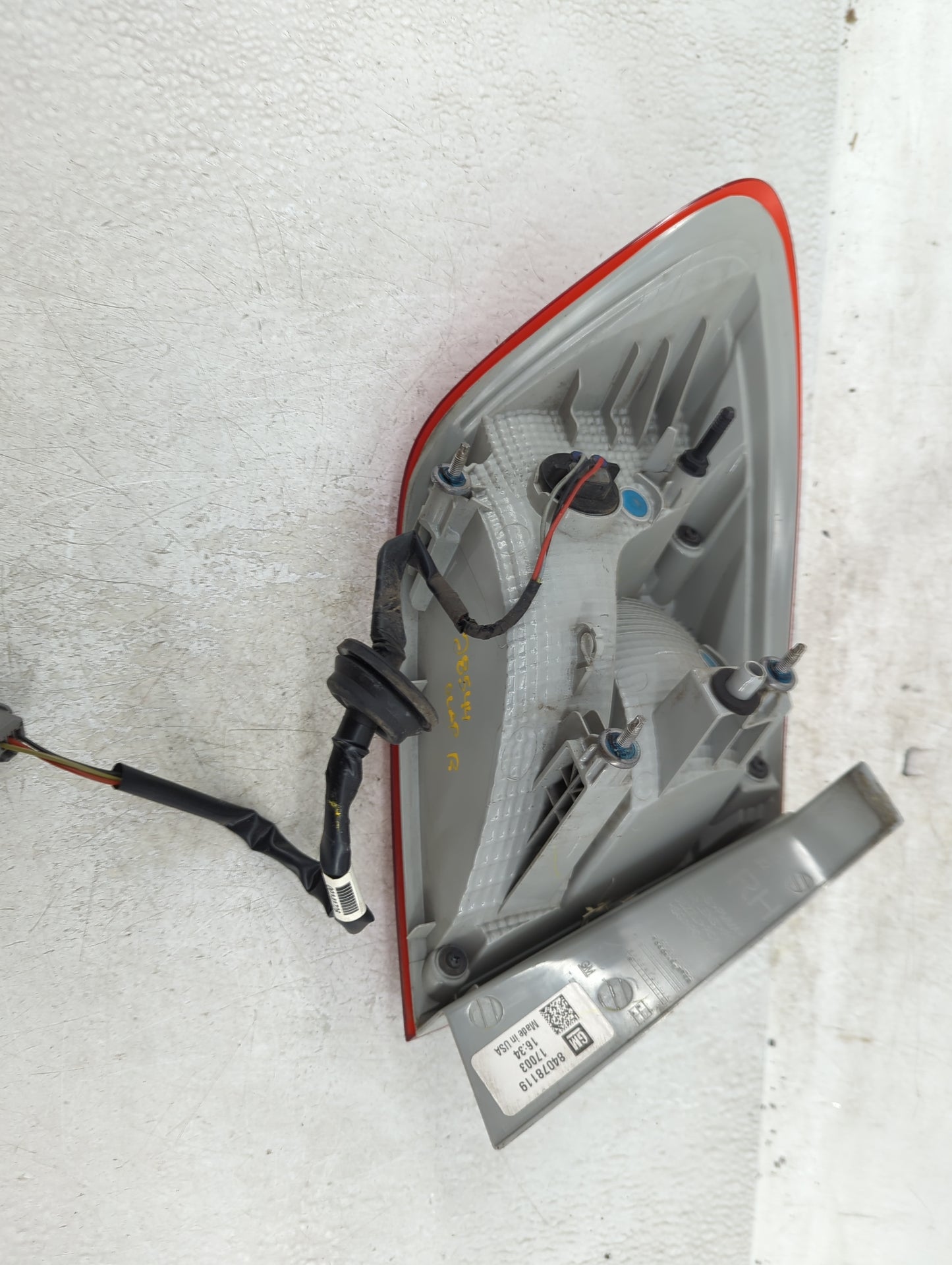 2016-2017 Chevrolet Cruze Tail Light Assembly Passenger Right OEM P/N:84078119 Fits Fits 2016 2017 OEM Used Auto Parts - Oem