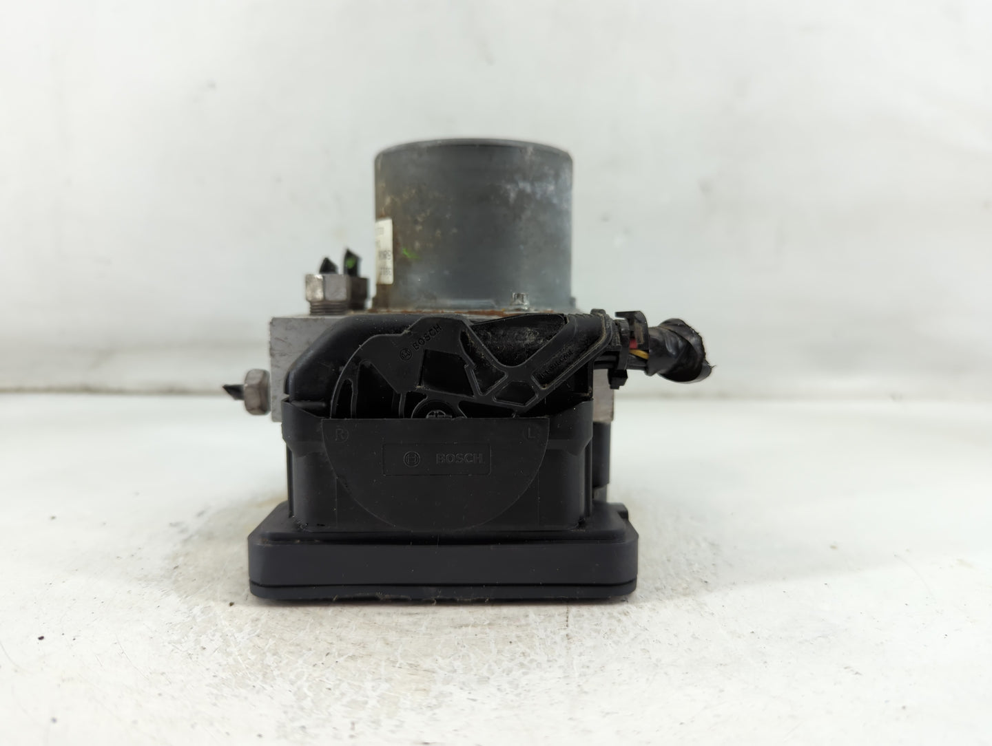 2017 Chevrolet Cruze ABS Pump Control Module Replacement P/N:065055766 Fits OEM Used Auto Parts - Oemusedautoparts1.com