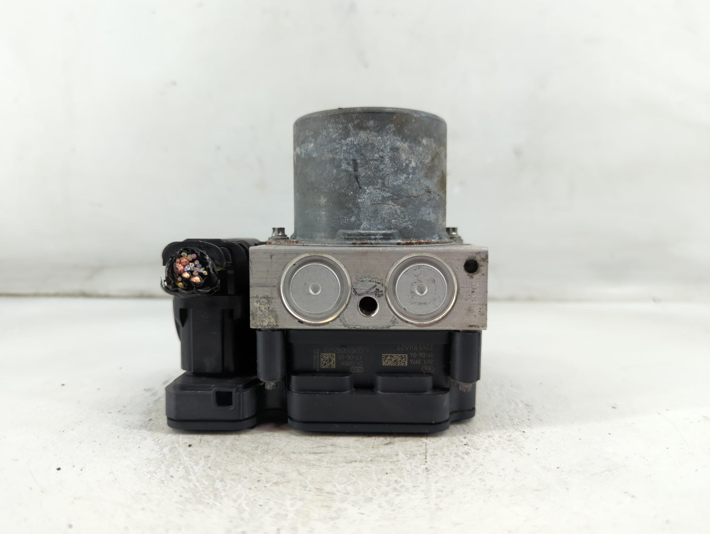 2017 Chevrolet Cruze ABS Pump Control Module Replacement P/N:065055766 Fits OEM Used Auto Parts - Oemusedautoparts1.com