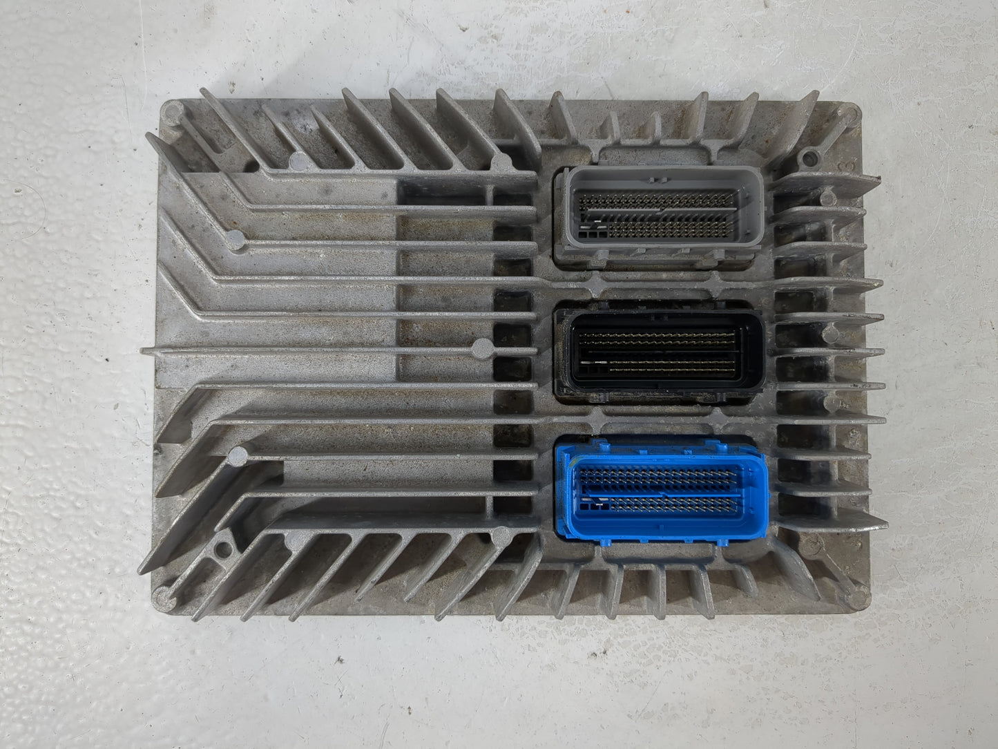 2017 Chevrolet Equinox PCM Engine Control Computer ECU ECM PCU OEM P/N:12667189 Fits Fits 2018 2019 2020 OEM Used Auto Parts