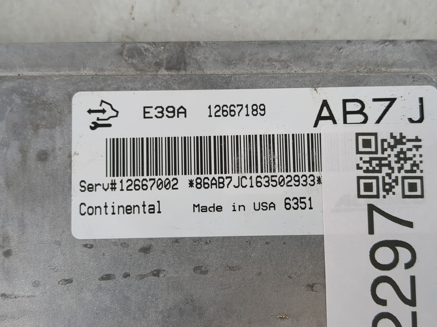 2017 Chevrolet Equinox PCM Engine Control Computer ECU ECM PCU OEM P/N:12667189 Fits Fits 2018 2019 2020 OEM Used Auto Parts