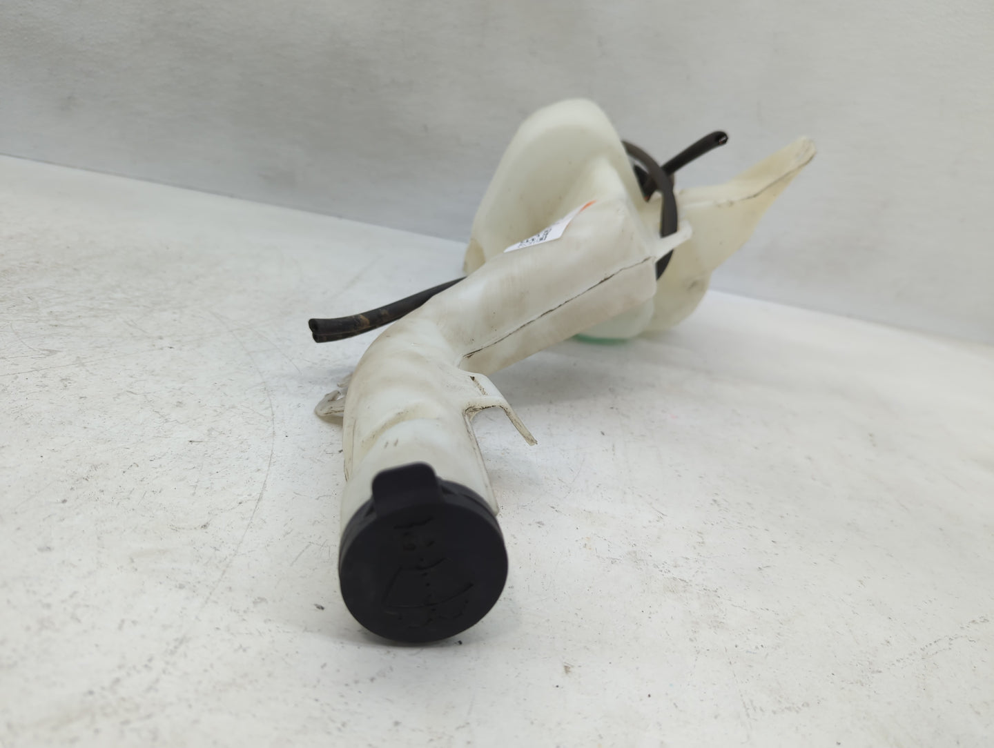 2017-2017 Chevrolet Equinox Windshield Washer Fluid Reservoir Bottle Oem - Oemusedautoparts1.com