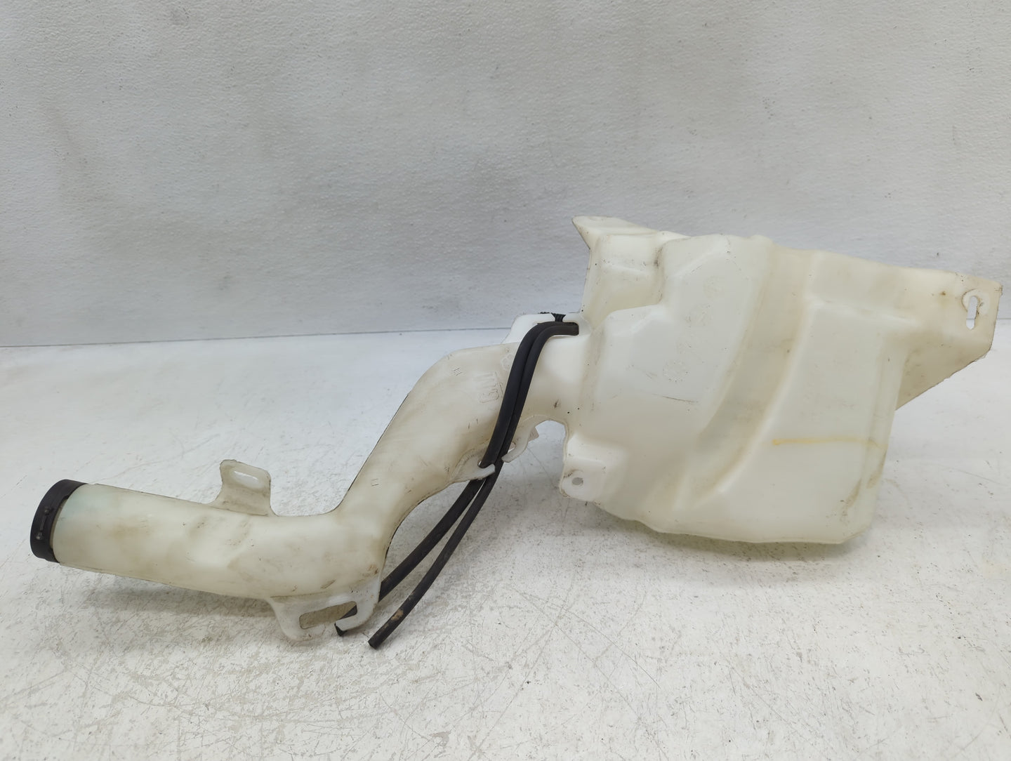 2017-2017 Chevrolet Equinox Windshield Washer Fluid Reservoir Bottle Oem - Oemusedautoparts1.com
