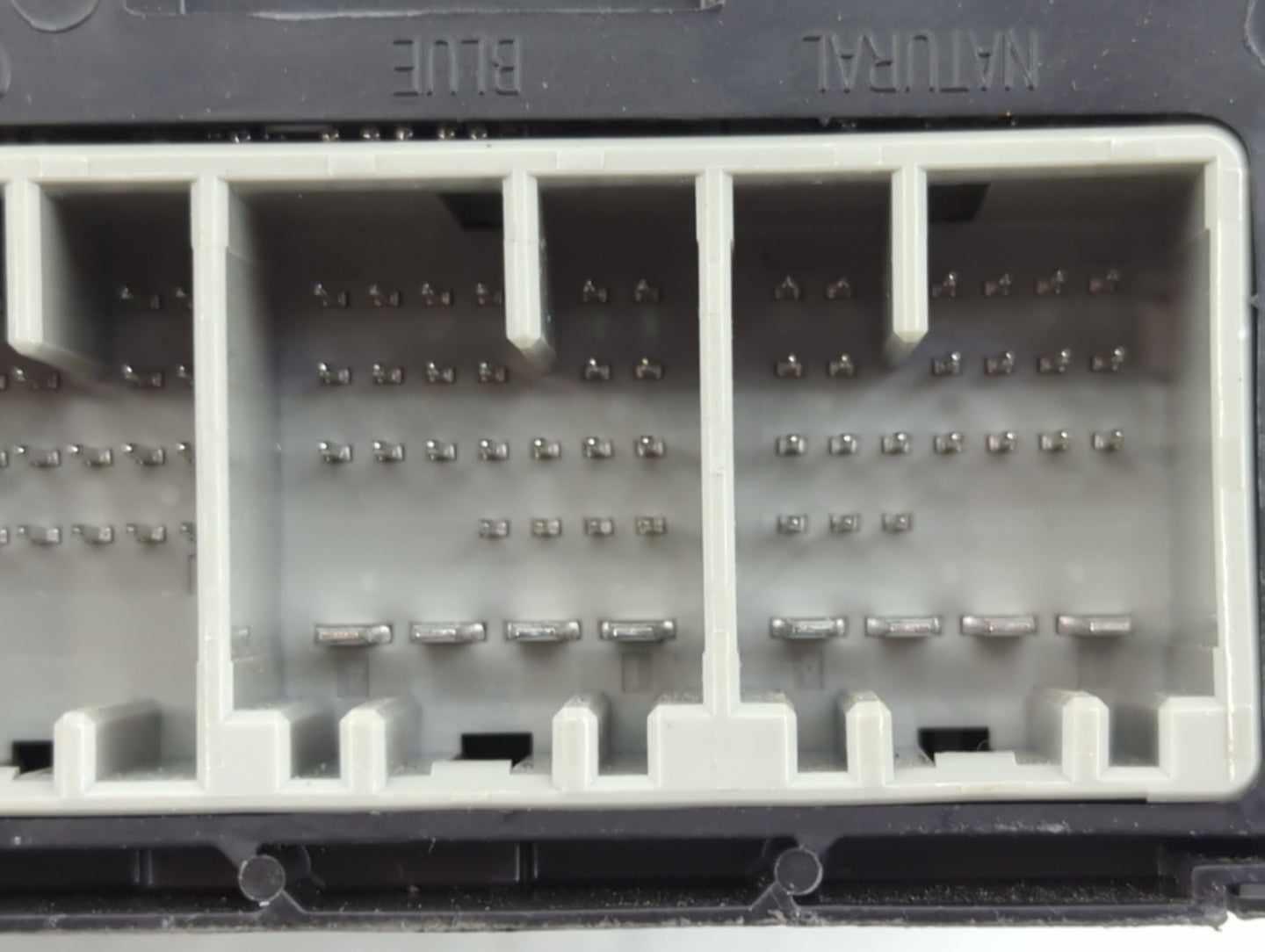 2016-2017 Chevrolet Equinox Body Control Module Bcm Inner Cabin Fuse Box 1138934 - Oemusedautoparts1.com
