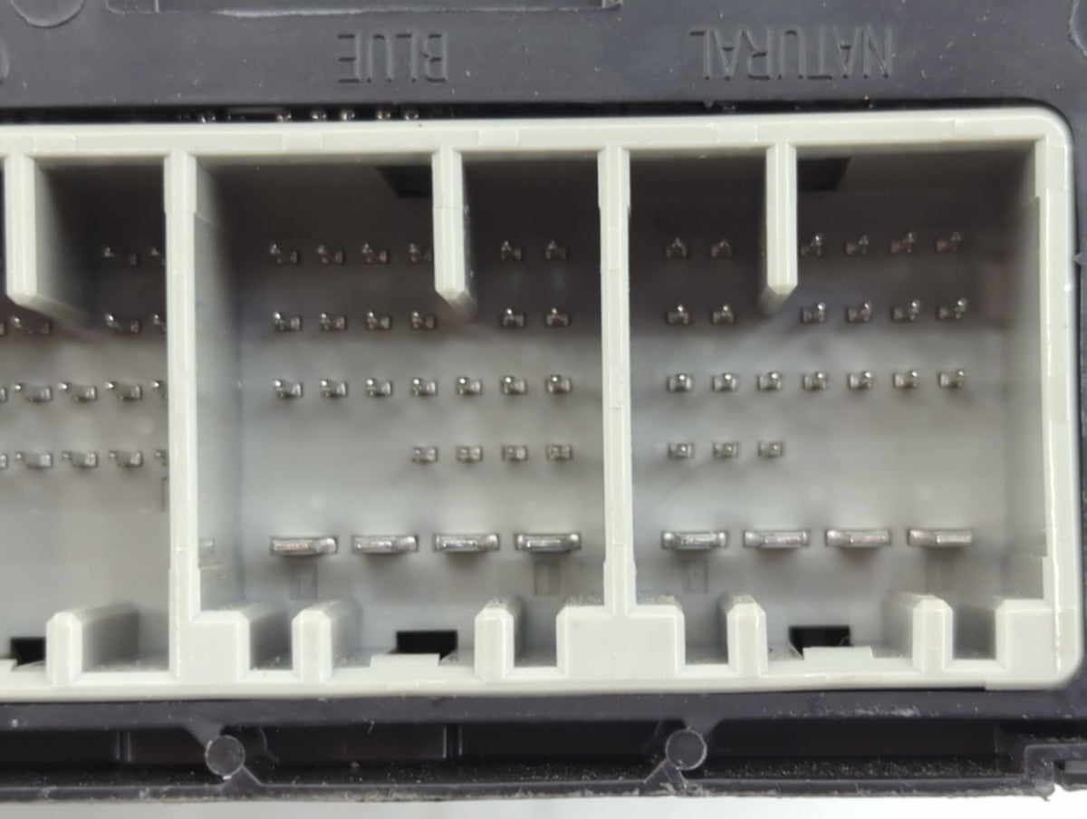2016-2017 Chevrolet Equinox Body Control Module Bcm Inner Cabin Fuse Box 1138934 - Oemusedautoparts1.com