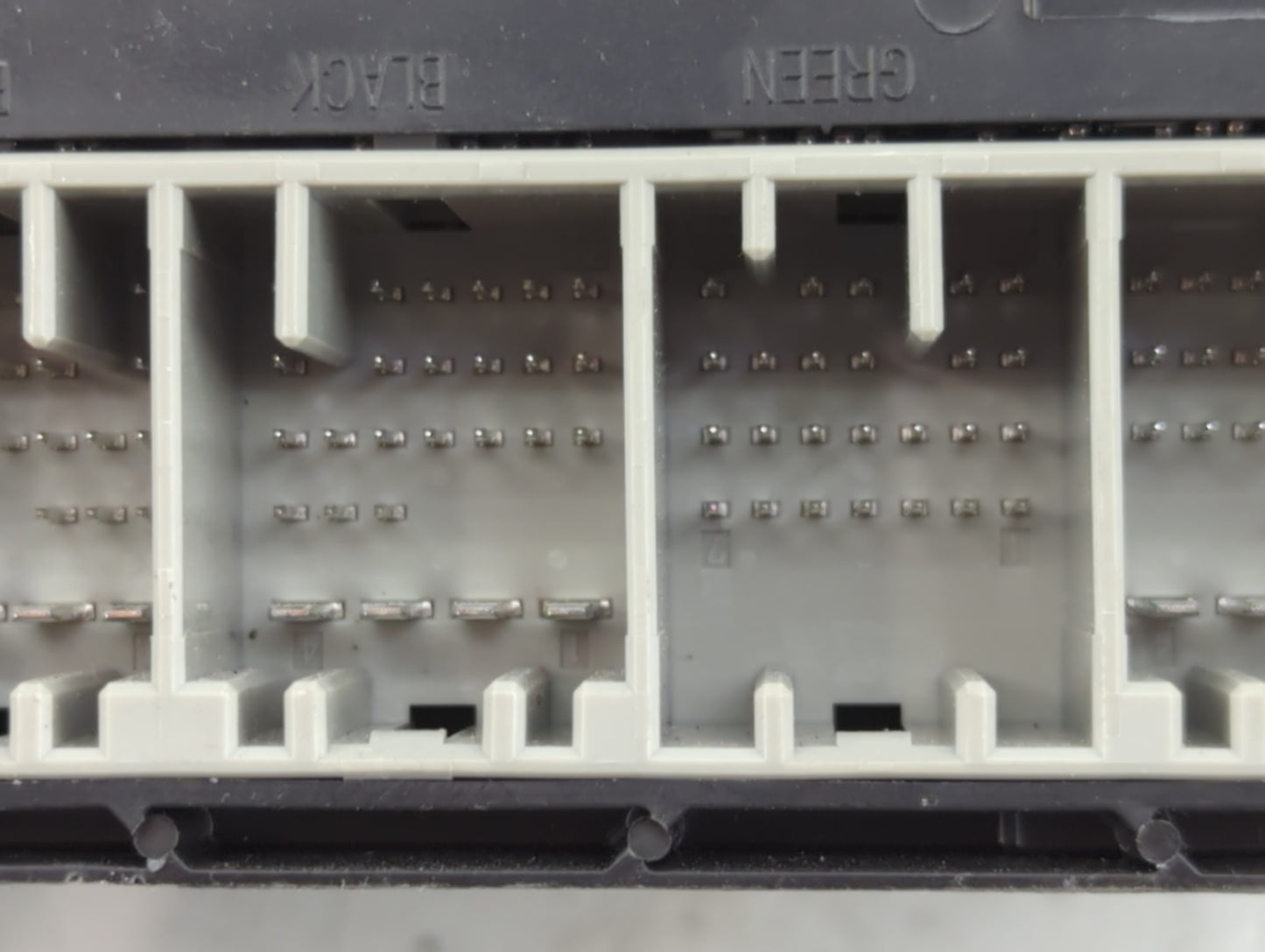 2016-2017 Chevrolet Equinox Body Control Module Bcm Inner Cabin Fuse Box 1138934 - Oemusedautoparts1.com