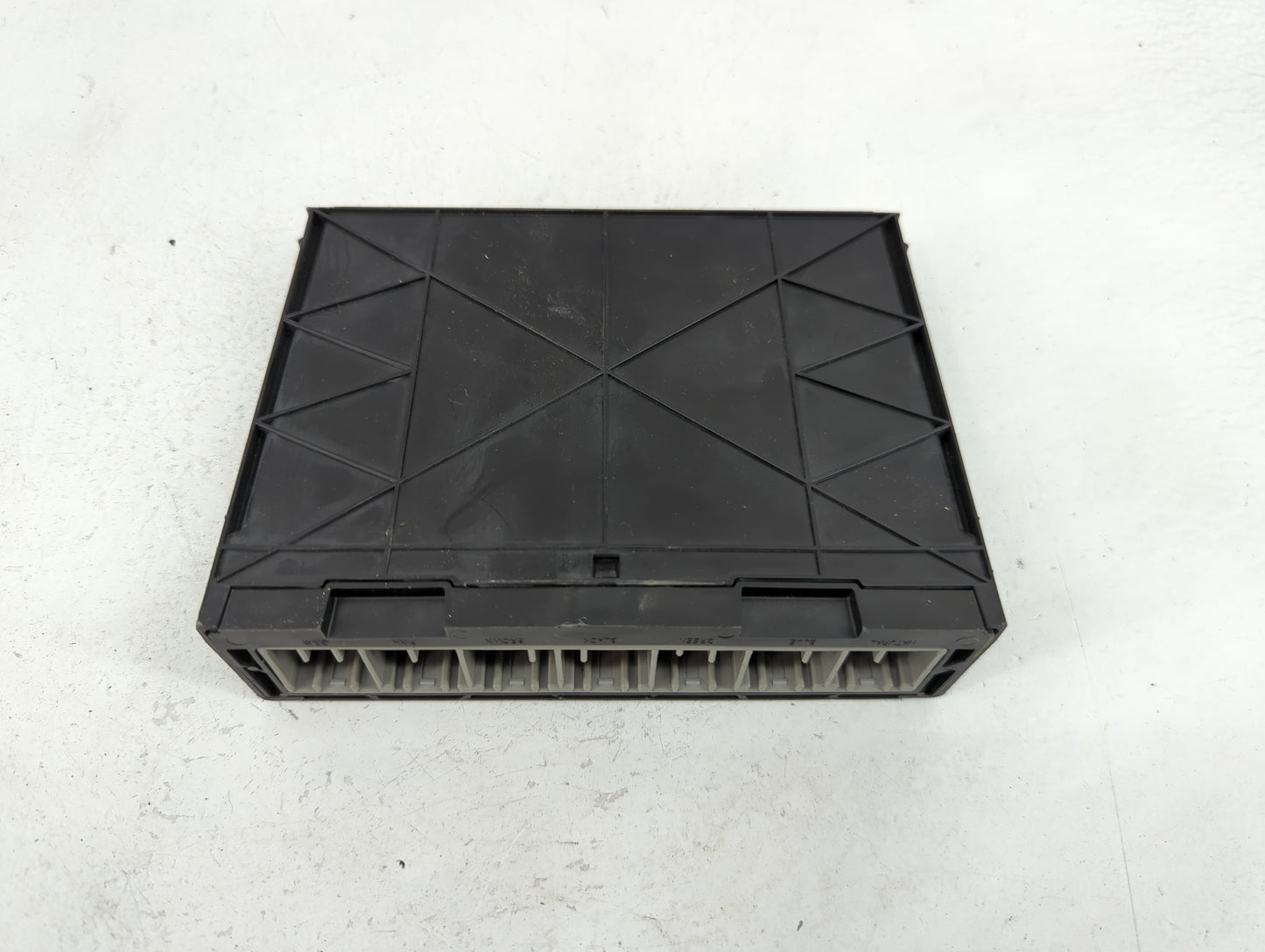 2016-2017 Chevrolet Equinox Body Control Module Bcm Inner Cabin Fuse Box 1138934 - Oemusedautoparts1.com