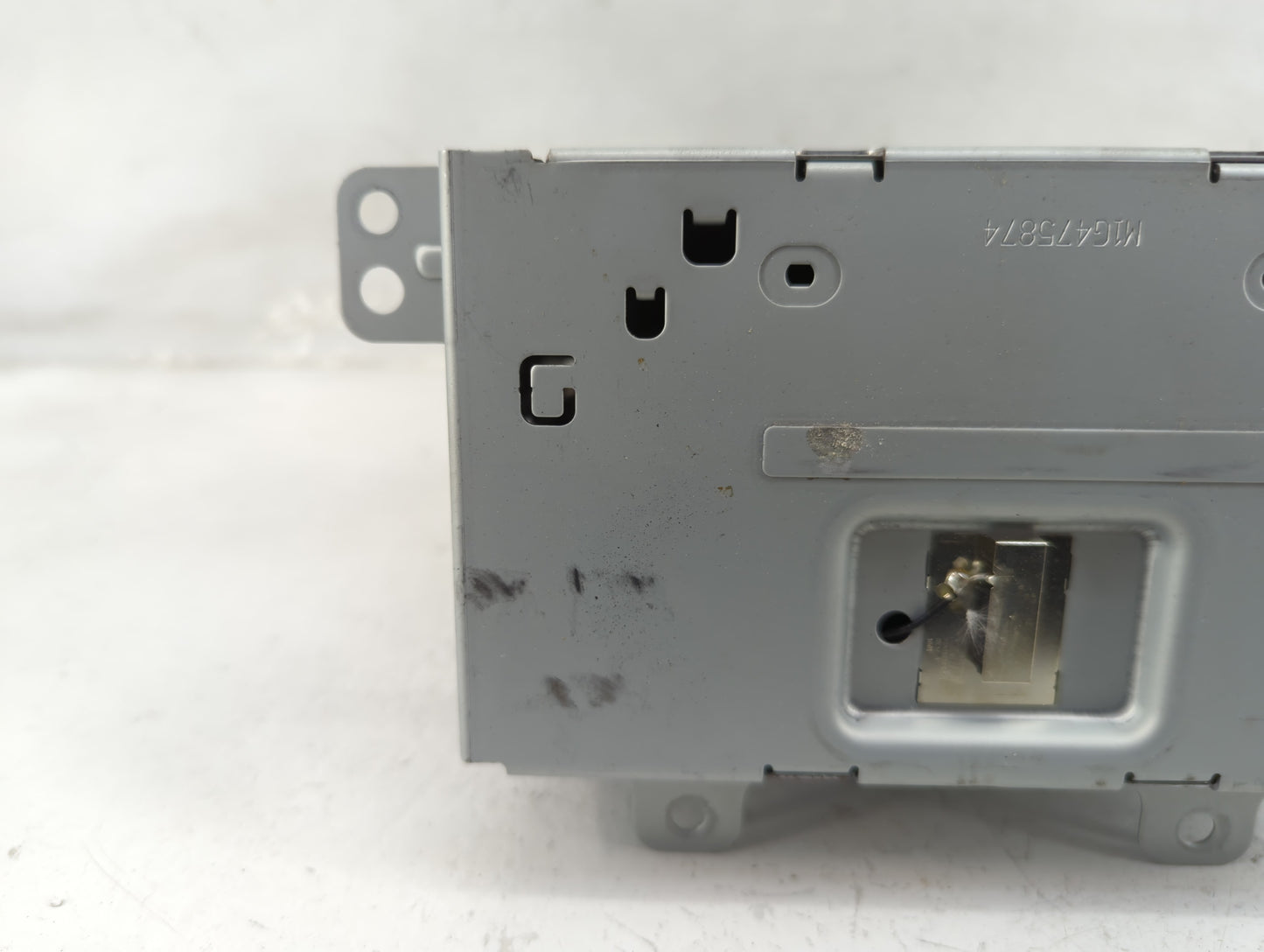2016-2017 Chevrolet Equinox Radio AM FM Cd Player Receiver Replacement Fits Fits 2016 2017 OEM Used Auto Parts - Oemusedauto