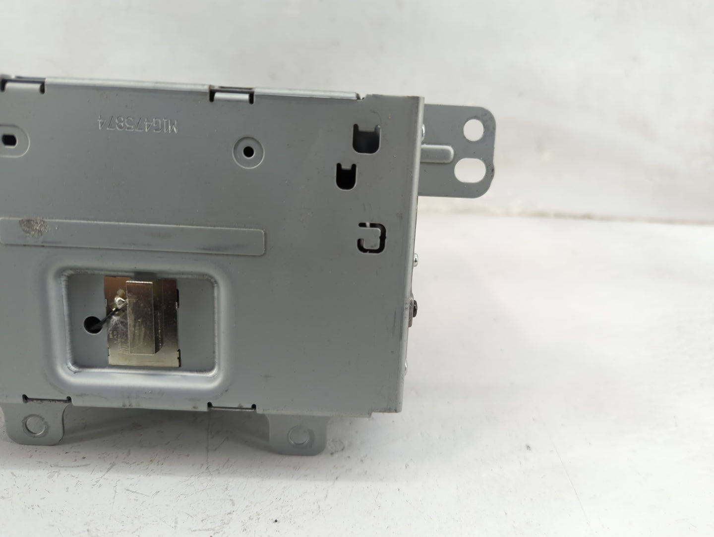 2016-2017 Chevrolet Equinox Radio AM FM Cd Player Receiver Replacement Fits Fits 2016 2017 OEM Used Auto Parts - Oemusedauto