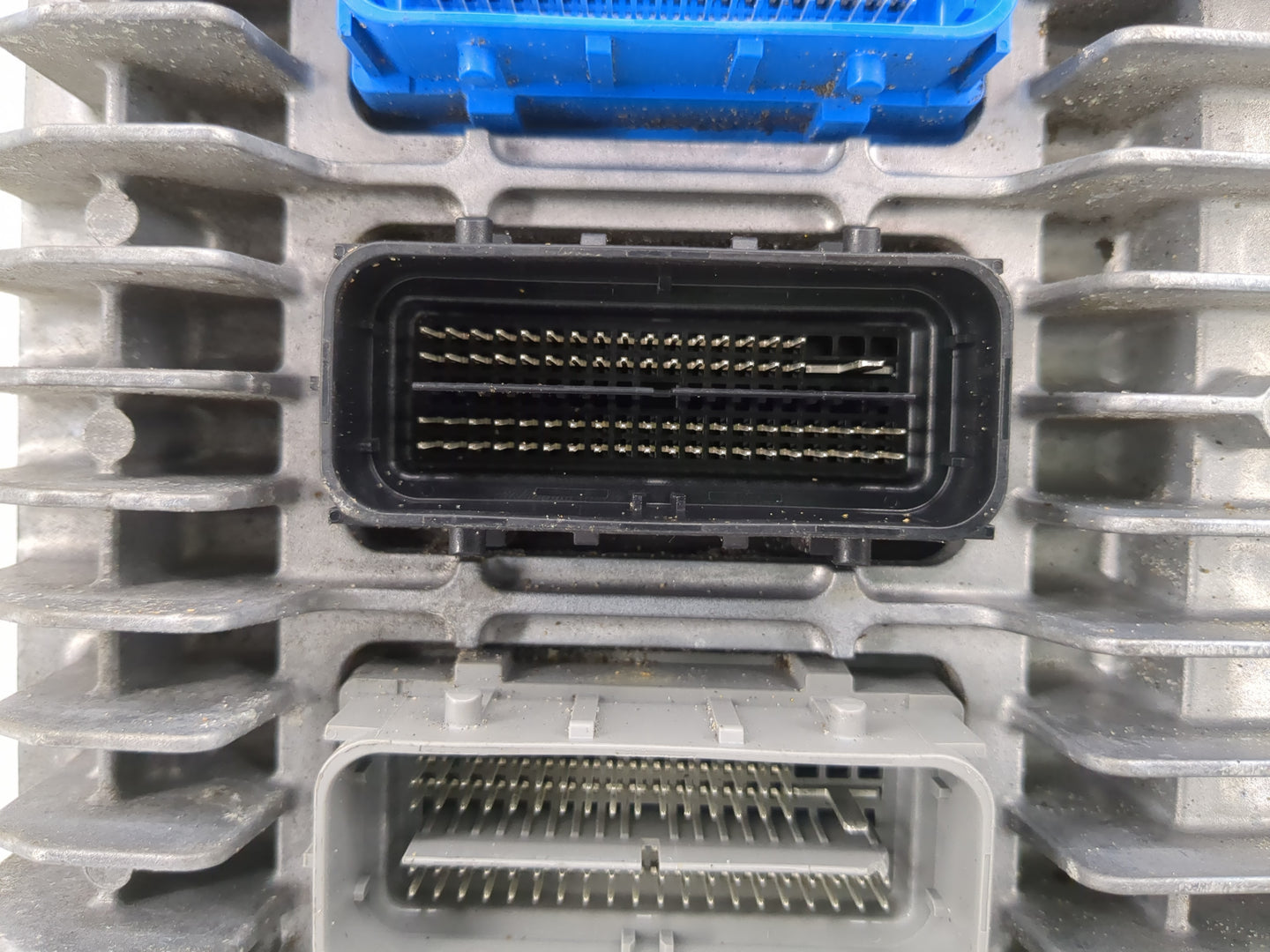 2017 Chevrolet Equinox PCM Engine Control Computer ECU ECM PCU OEM P/N:E39A 12701005 Fits Fits 2018 2019 2020 OEM Used Auto 