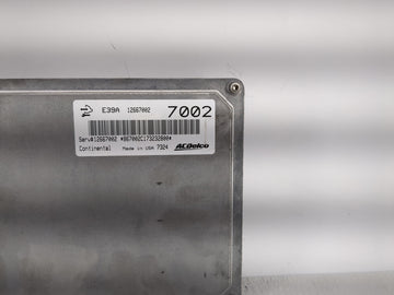 2017 Chevrolet Equinox PCM Engine Control Computer ECU ECM PCU OEM P/N:E39A 12667002 Fits Fits 2018 2019 2020 OEM Used Auto Parts