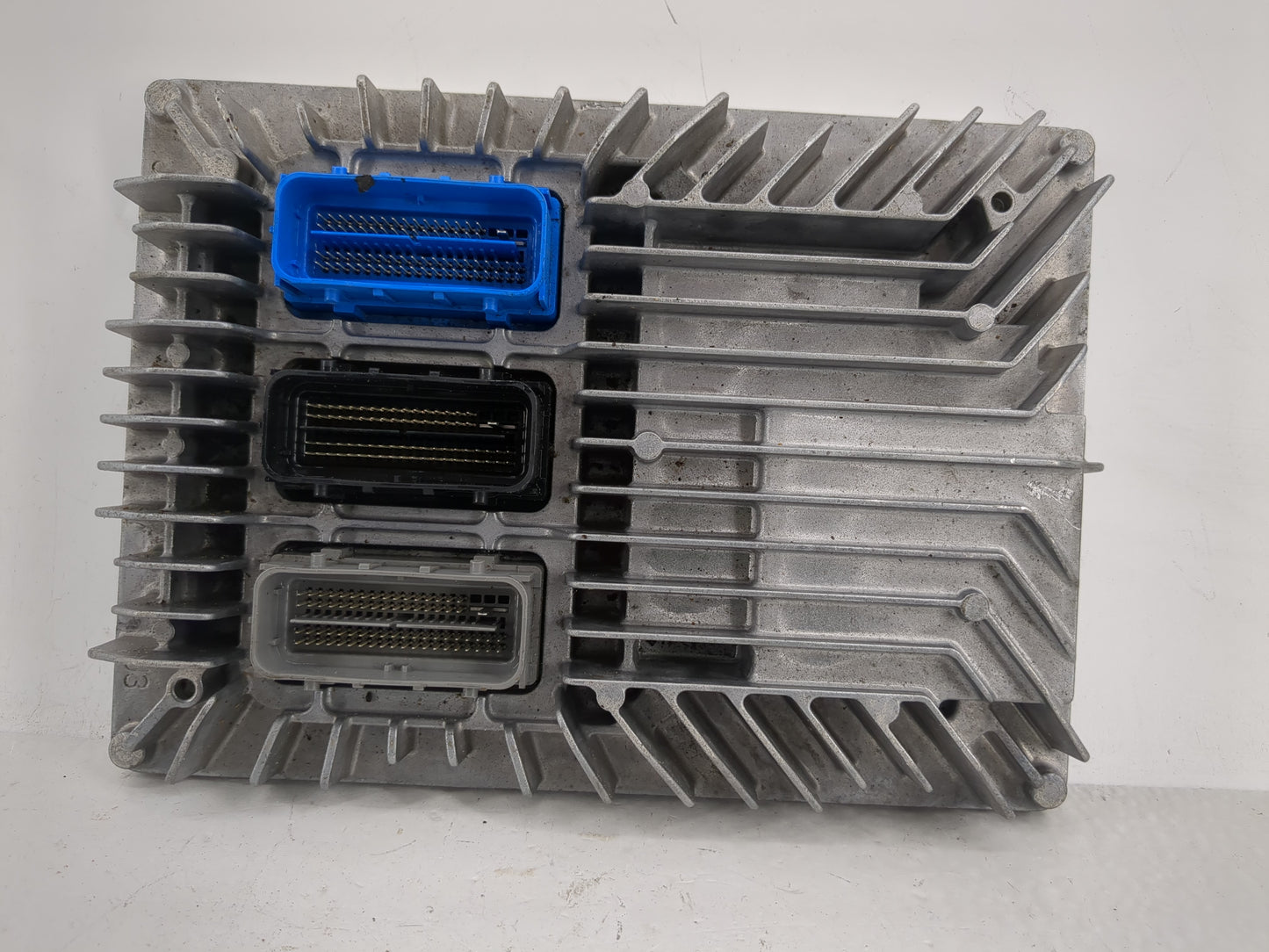 2017 Chevrolet Equinox PCM Engine Control Computer ECU ECM PCU OEM P/N:E39A 12667002 Fits Fits 2018 2019 2020 OEM Used Auto 