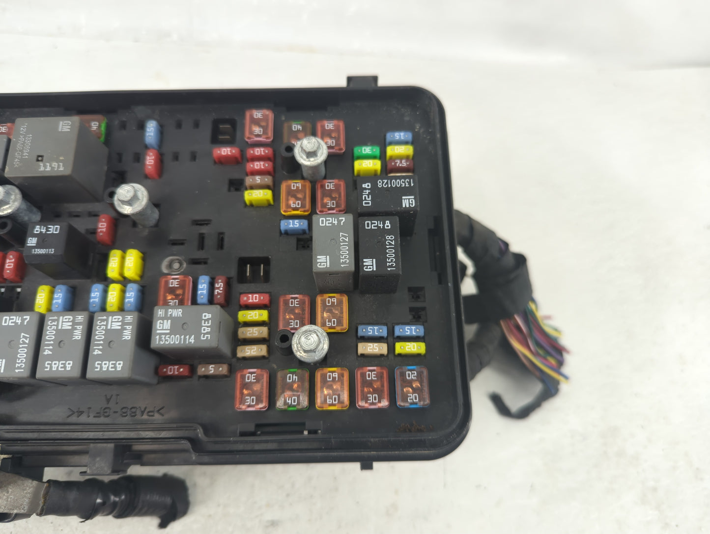 2016-2017 Chevrolet Equinox Fusebox Fuse Box Panel Relay Module P/N:22922727 Fits Fits 2016 2017 OEM Used Auto Parts - Oemus